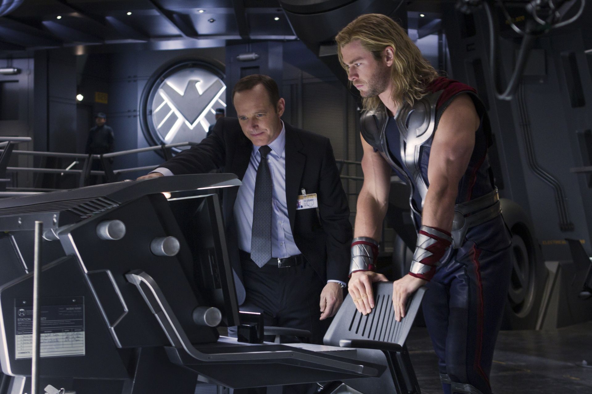 Téléchargez gratuitement l'image Avengers, Film, Thor, Chris Hemsworth sur le bureau de votre PC