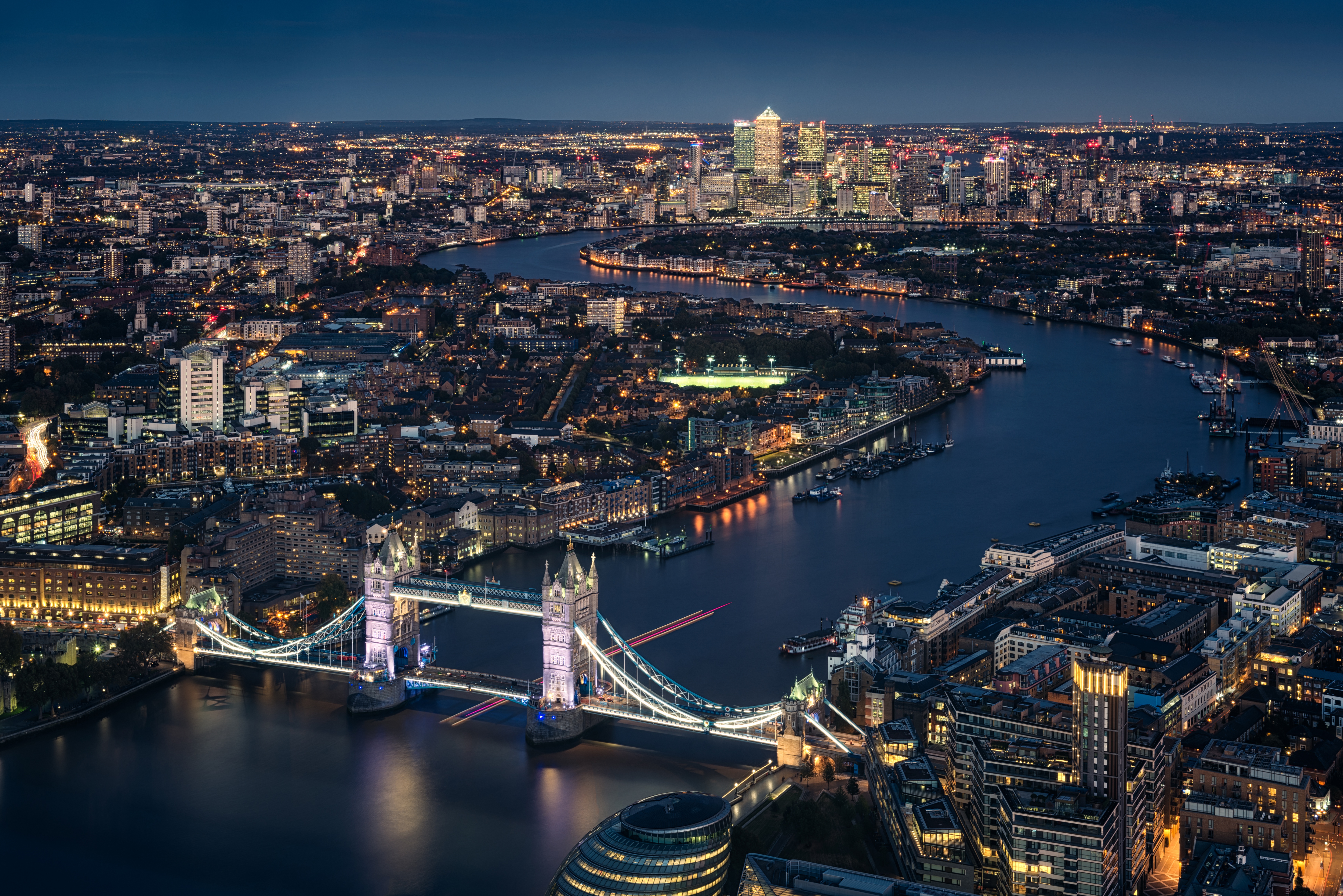 417752 скачать картинку города, лондон, темза, великобритания, тауэрский мост, сделано человеком, здание, город, городской пейзаж, горизонт, ночь, река - обои и заставки бесплатно