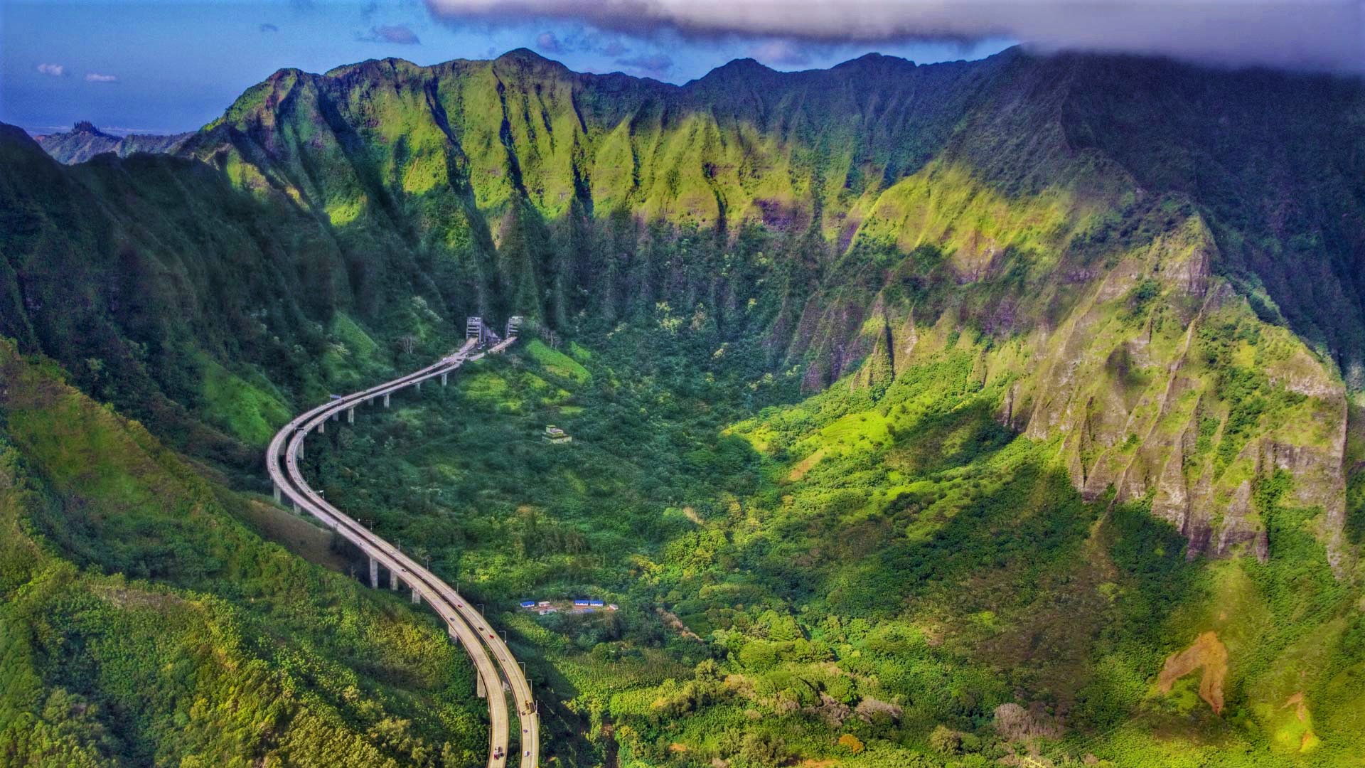 Скачать картинку Гора, Дорога, Зеленый, Гавайи, Сделано Человеком в телефон бесплатно.