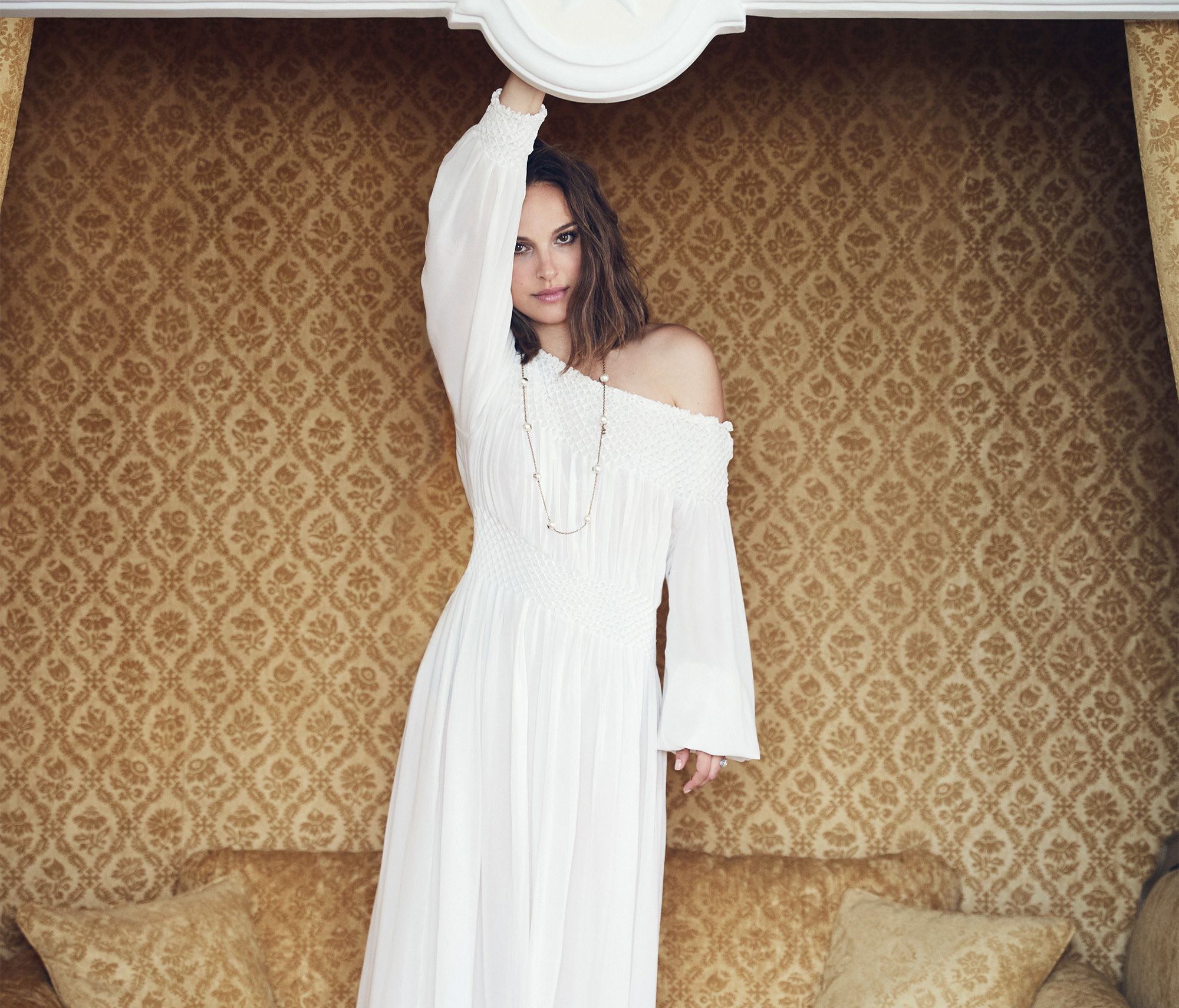 Handy-Wallpaper Natalie Portman, Brünette, Amerikanisch, Braune Augen, Berühmtheiten, Darstellerin, Weißes Kleid kostenlos herunterladen.