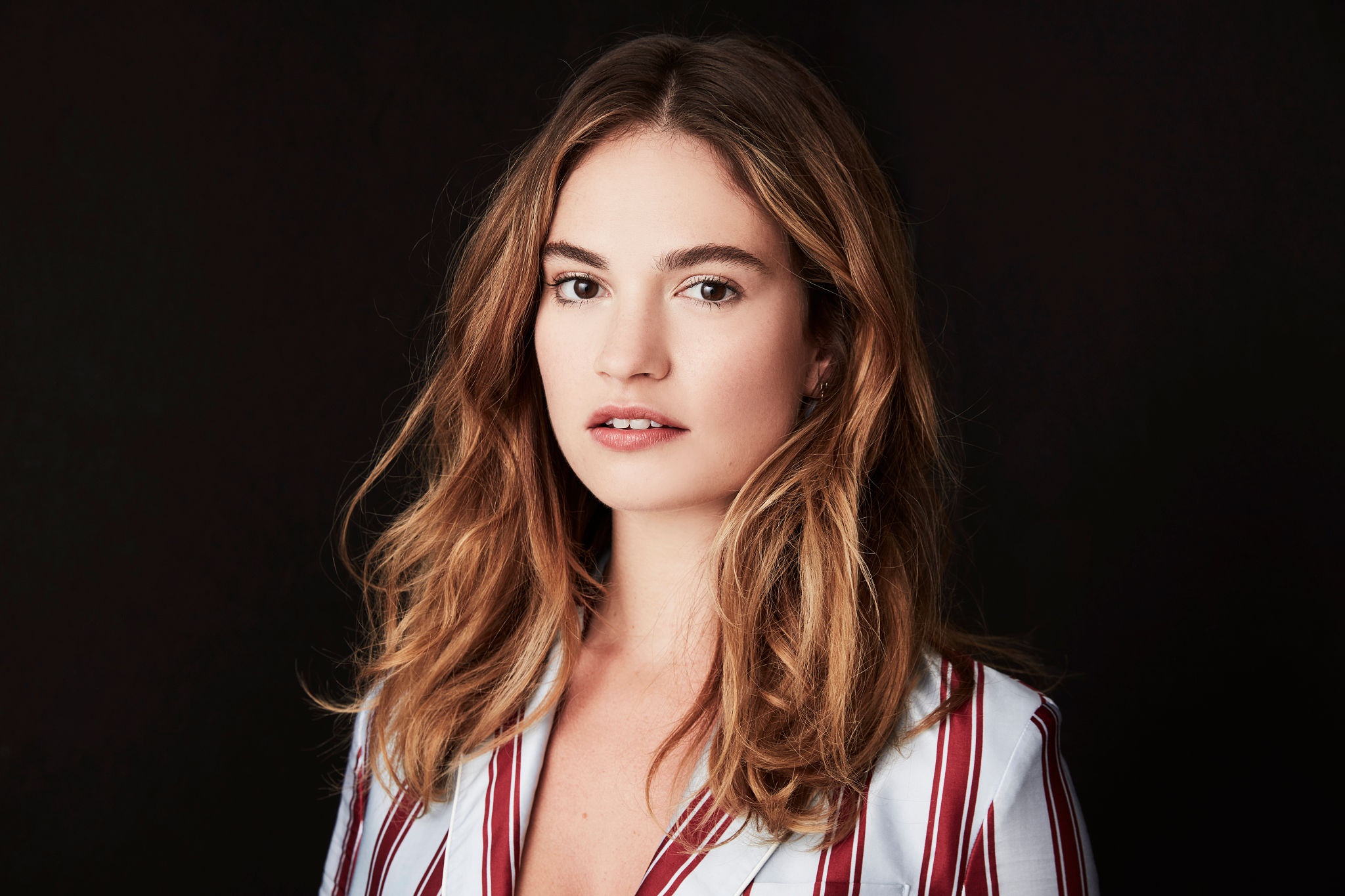 Free download wallpaper English, Face, Brunette, Celebrity, Brown Eyes, Actress, Lily James on your PC desktop