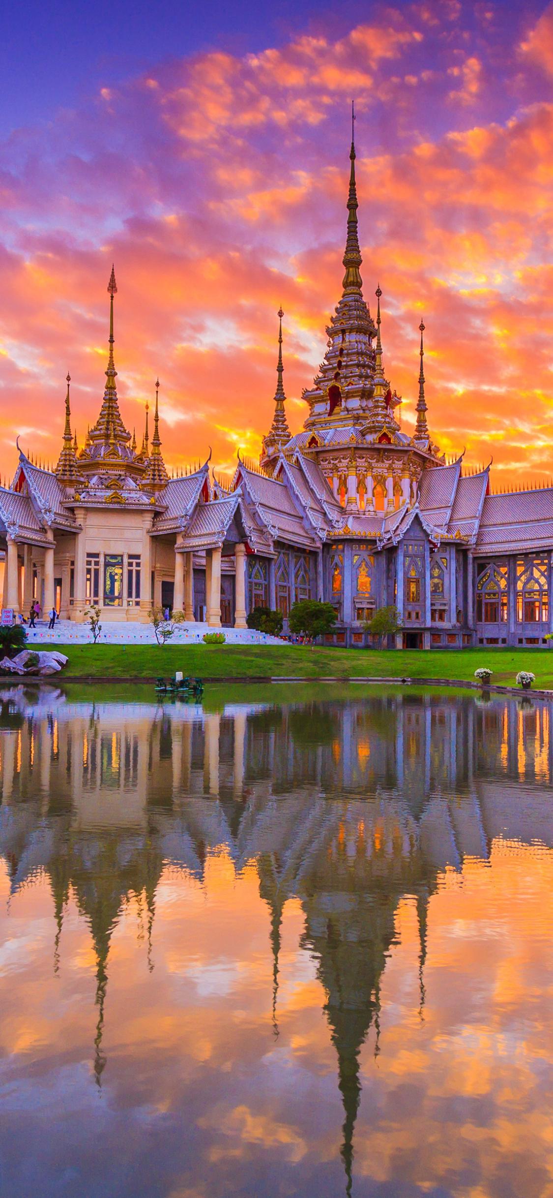 Download mobile wallpaper Sunset, Building, Reflection, Temple, Thailand, Temples, Asian, Religious for free.