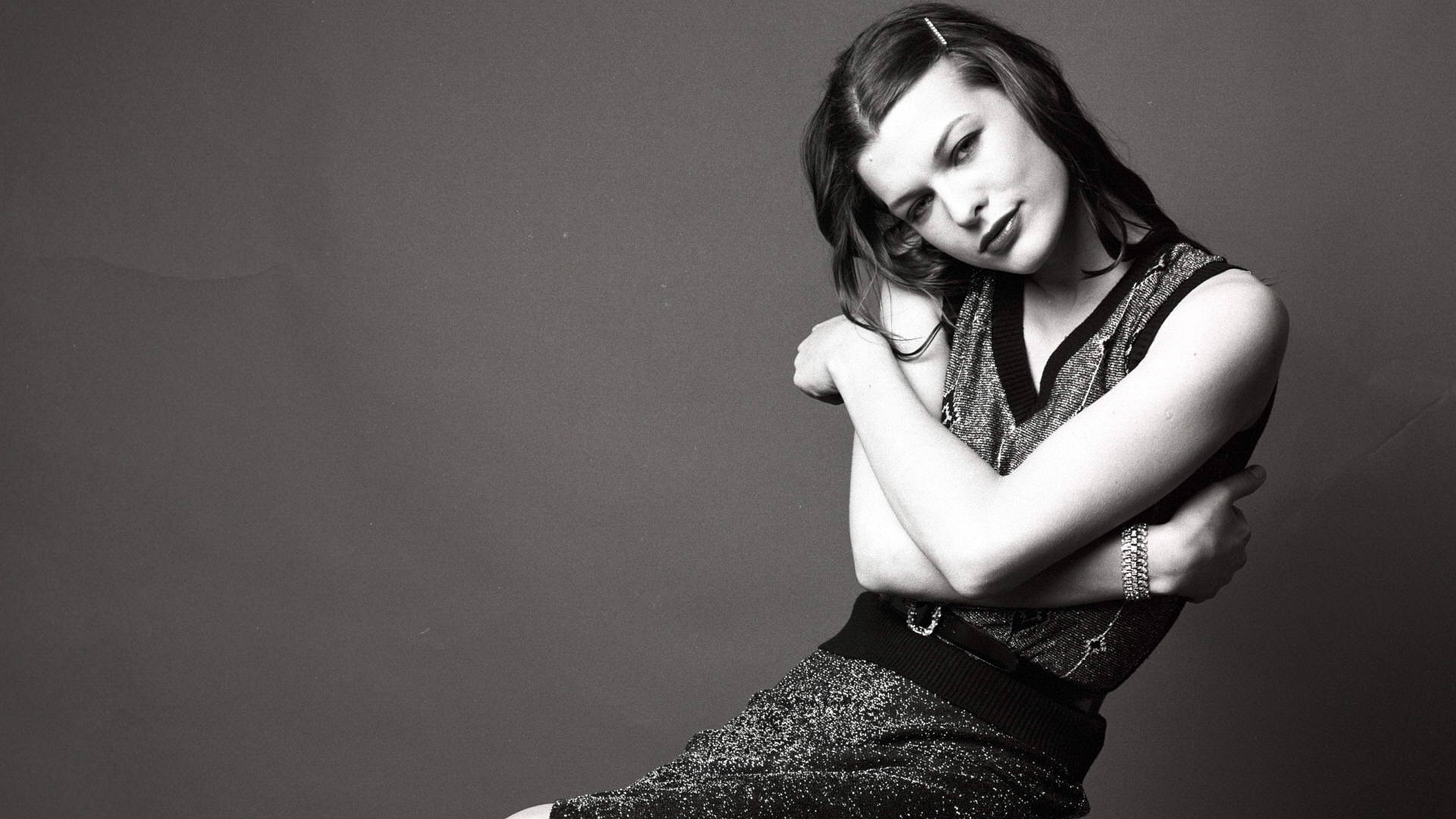 Handy-Wallpaper Milla Jovovich, Berühmtheiten kostenlos herunterladen.