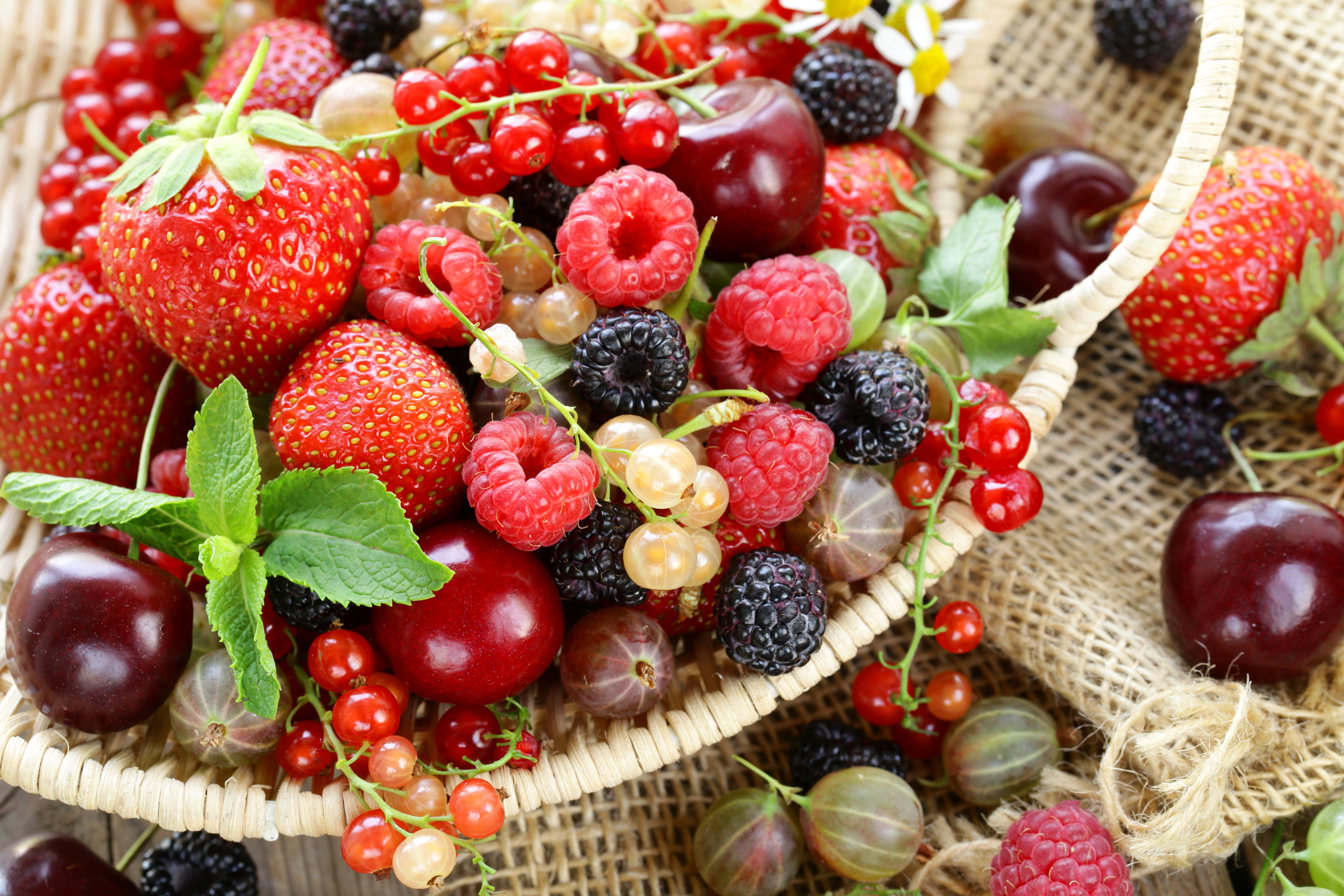 Download mobile wallpaper Food, Strawberry, Cherry, Raspberry, Blackberry, Berry, Fruit for free.