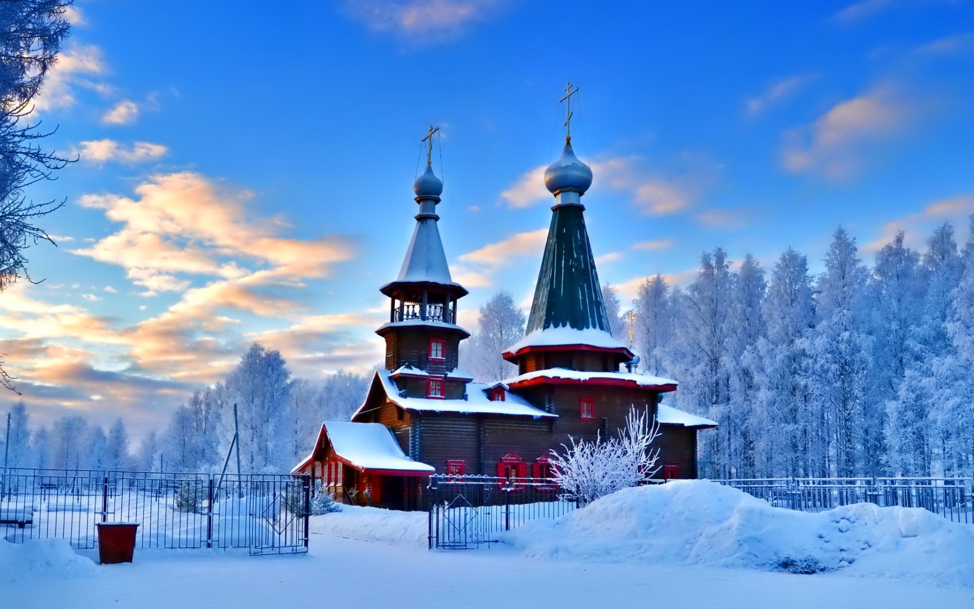 Handy-Wallpaper Winter, Architektur, Schnee, Gebäude, Zaun, Russland, Kirche, Kirchen, Menschengemacht, Religiös kostenlos herunterladen.