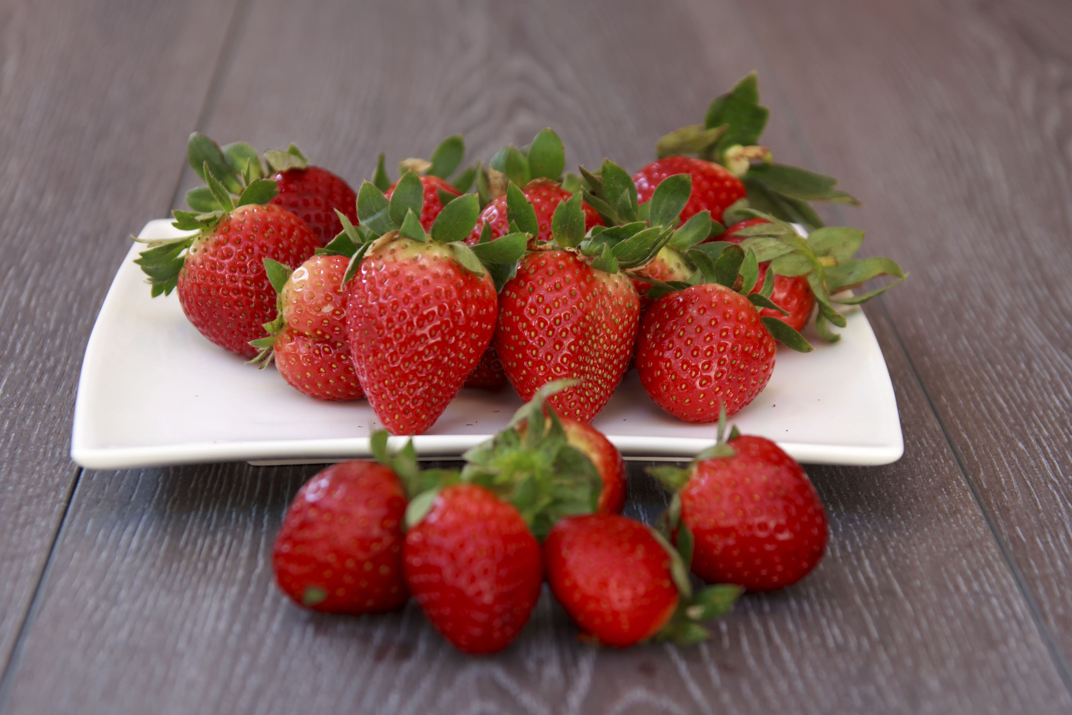Free download wallpaper Food, Berries, Plate, Ripe, Strawberry on your PC desktop