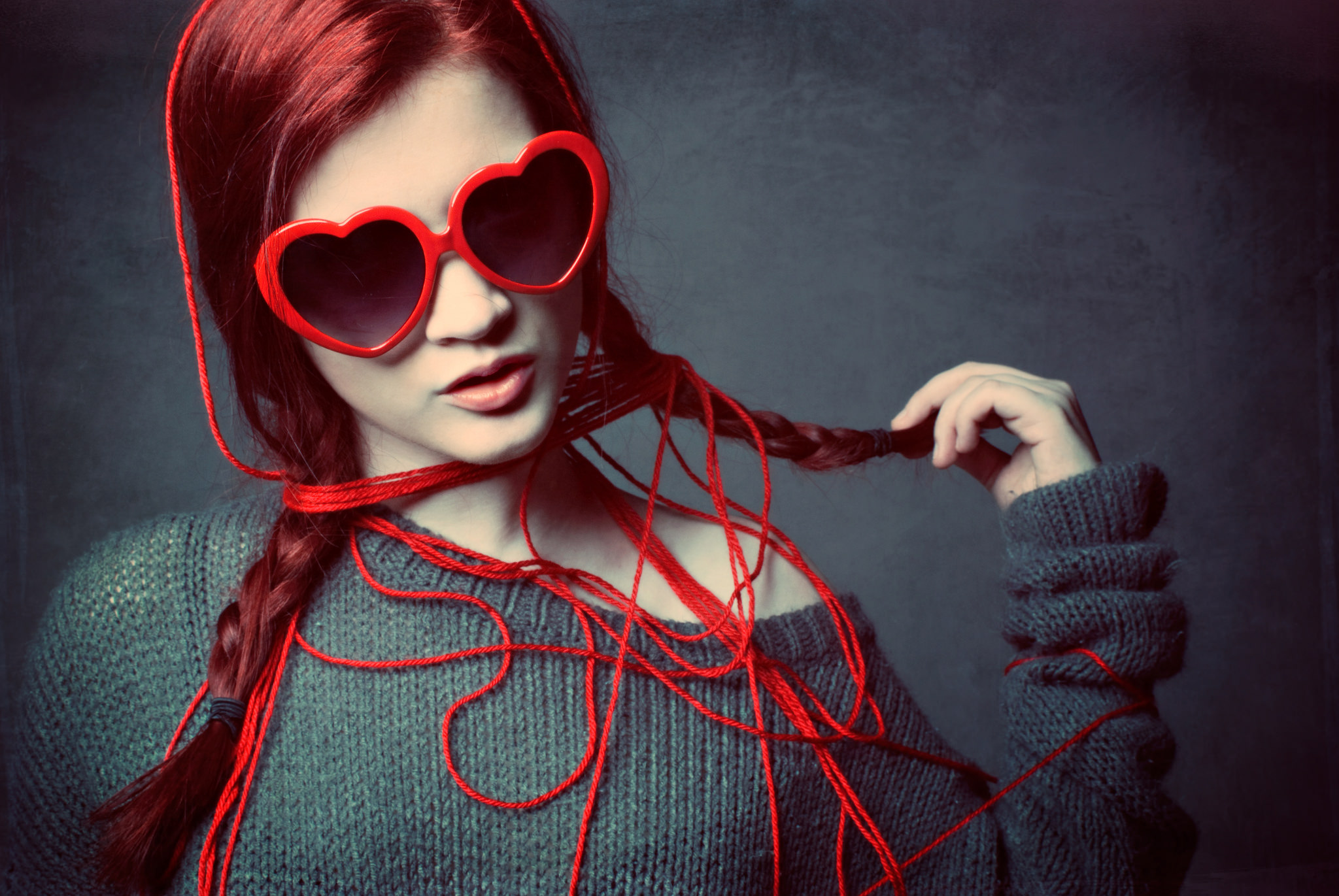 Handy-Wallpaper Flechten, Sonnenbrille, Modell, Frauen, Rote Haare kostenlos herunterladen.