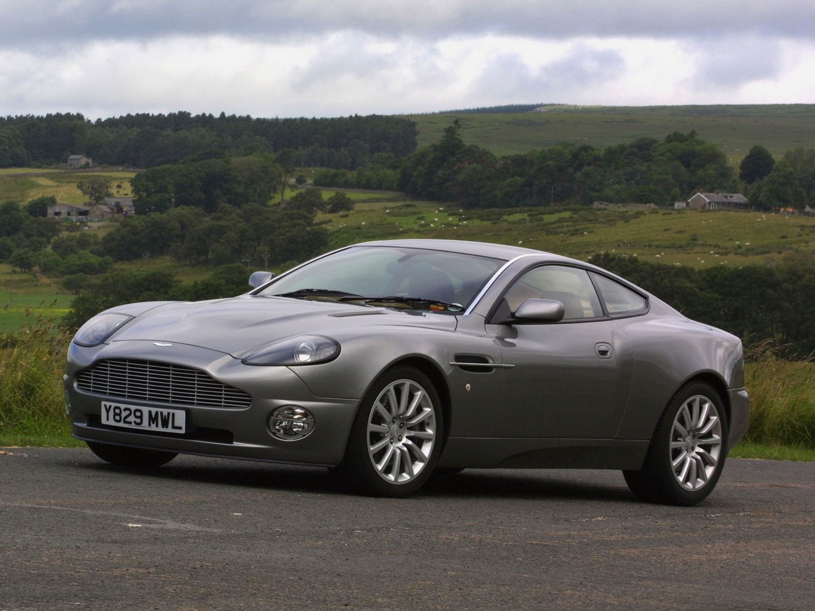 Free download wallpaper Auto, Nature, Aston Martin, Cars, Side View, V12, Vanquish, 2001, Grey on your PC desktop