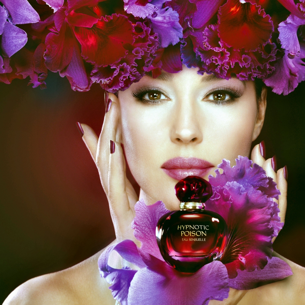 Descarga gratuita de fondo de pantalla para móvil de Monica Bellucci, Cara, Perfume, Celebridades.