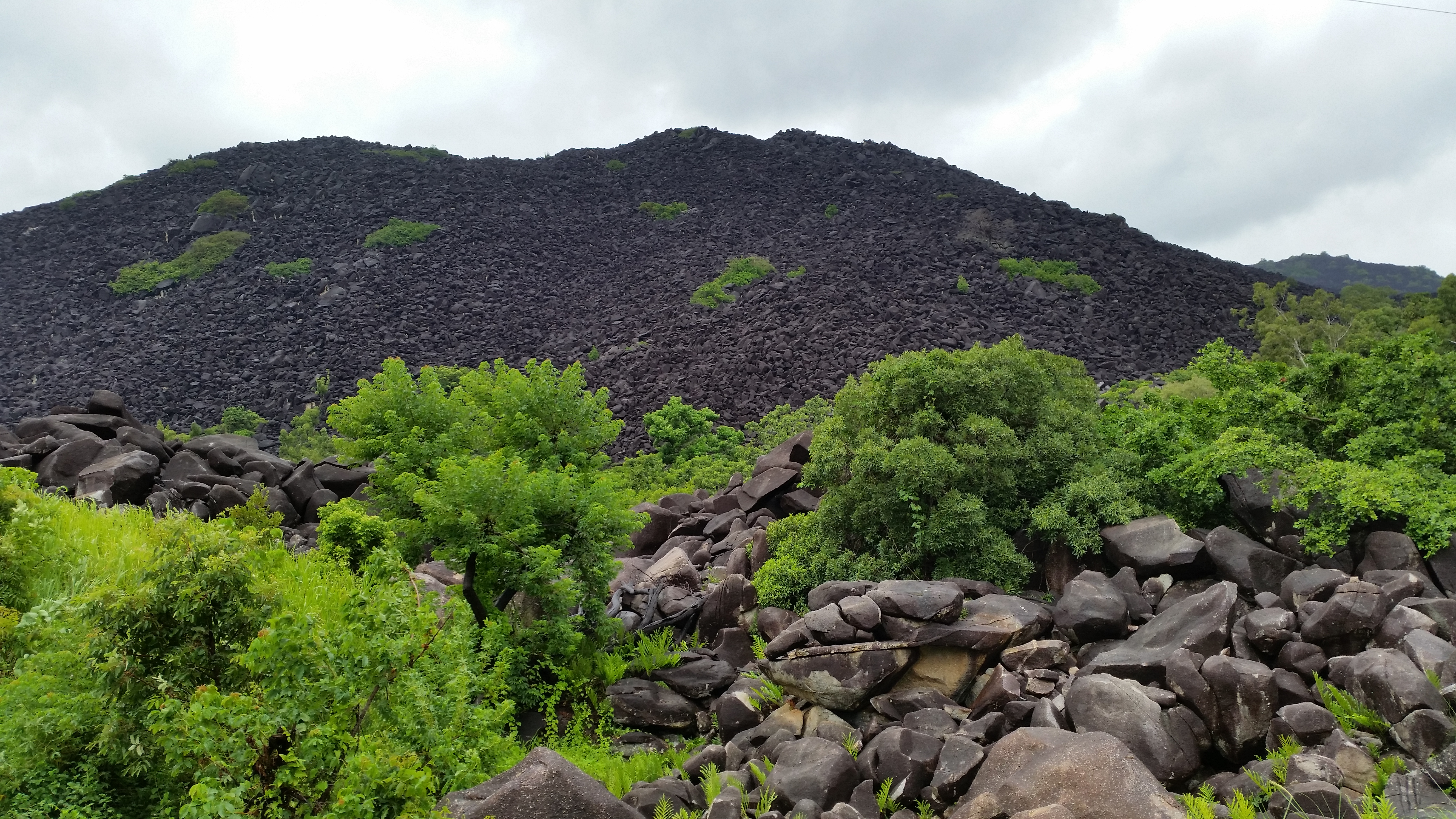 Descargar fondos de escritorio de Montaña Negra HD