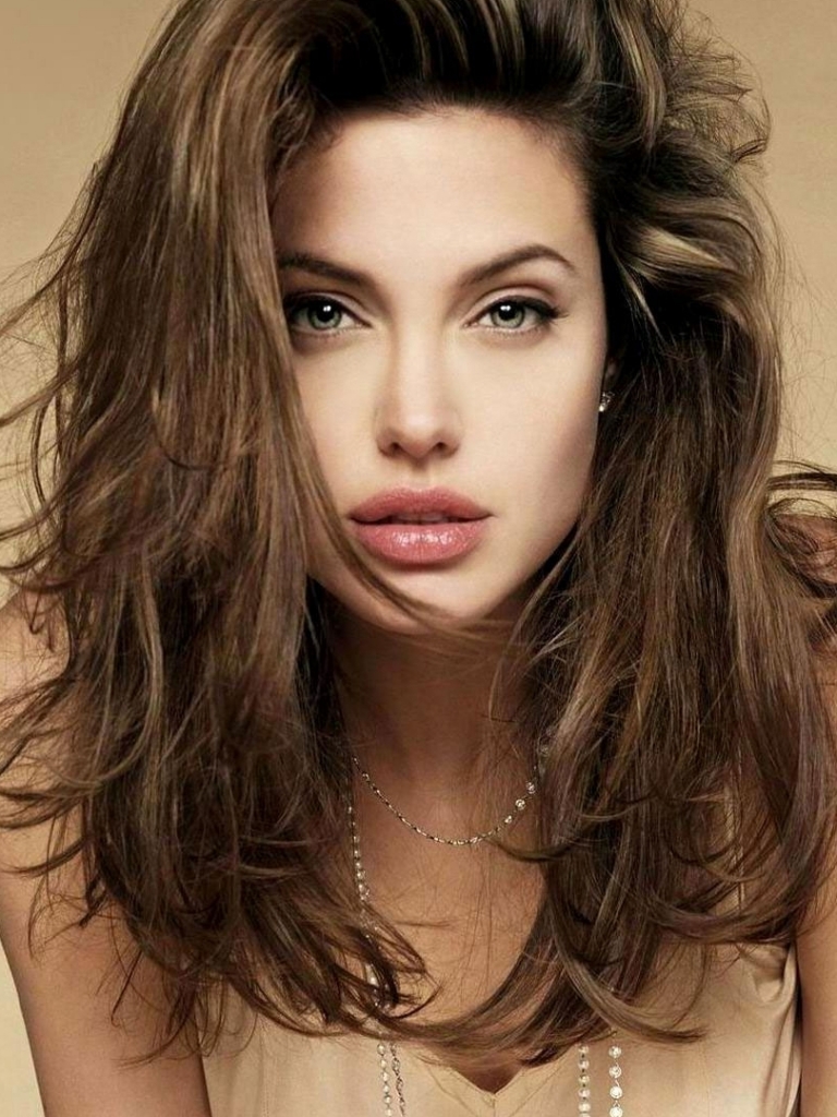 Download mobile wallpaper Angelina Jolie, Brunette, Green Eyes, American, Celebrity, Actress for free.