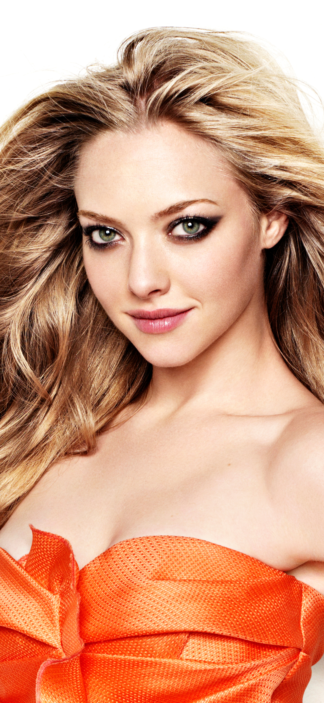 Download mobile wallpaper Blonde, American, Celebrity, Actress, Lipstick, Amanda Seyfried for free.