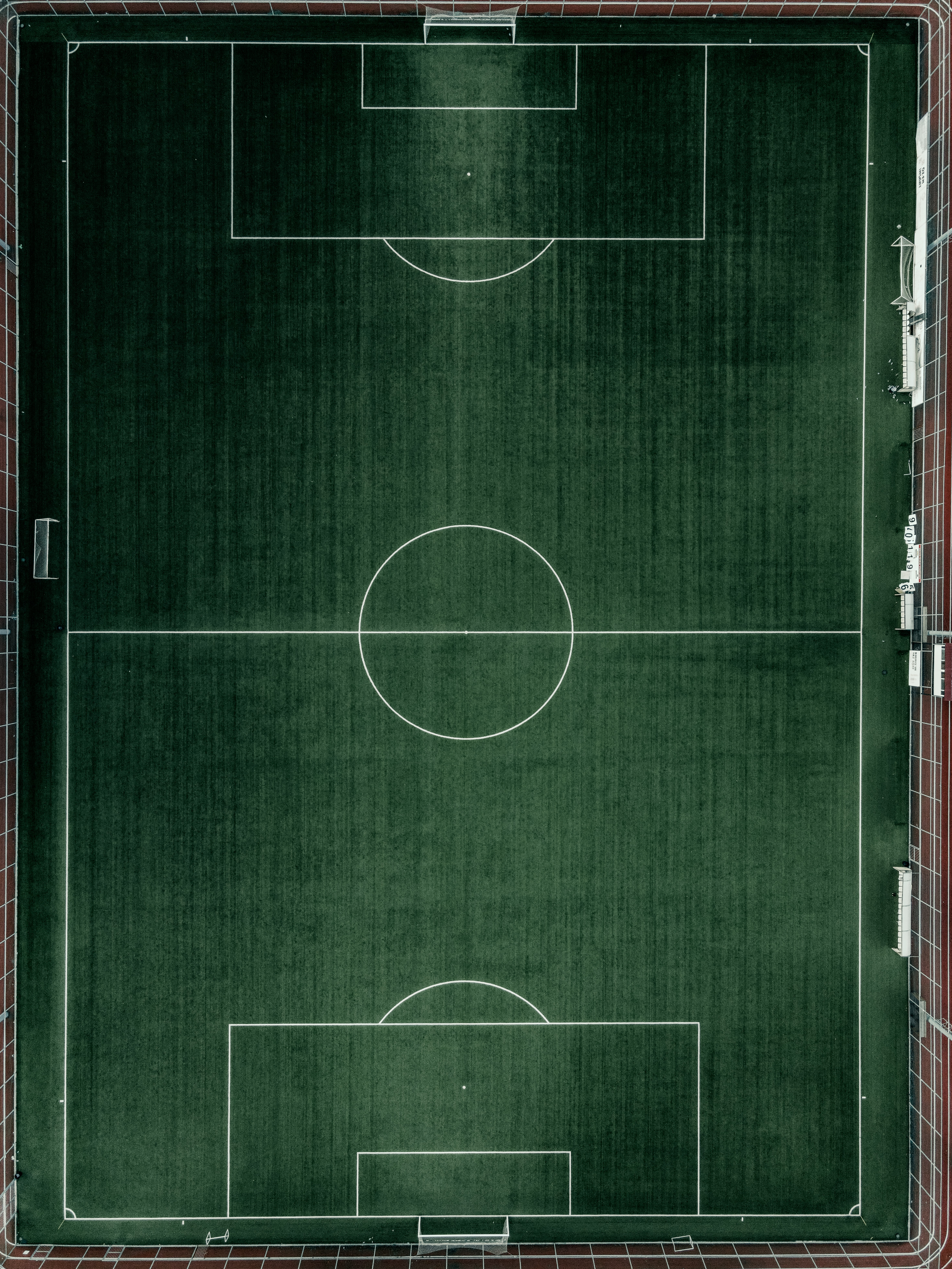 97790 скачать обои футбольное поле, футбол, спорт, газон, зеленый, вид сверху - заставки и картинки бесплатно