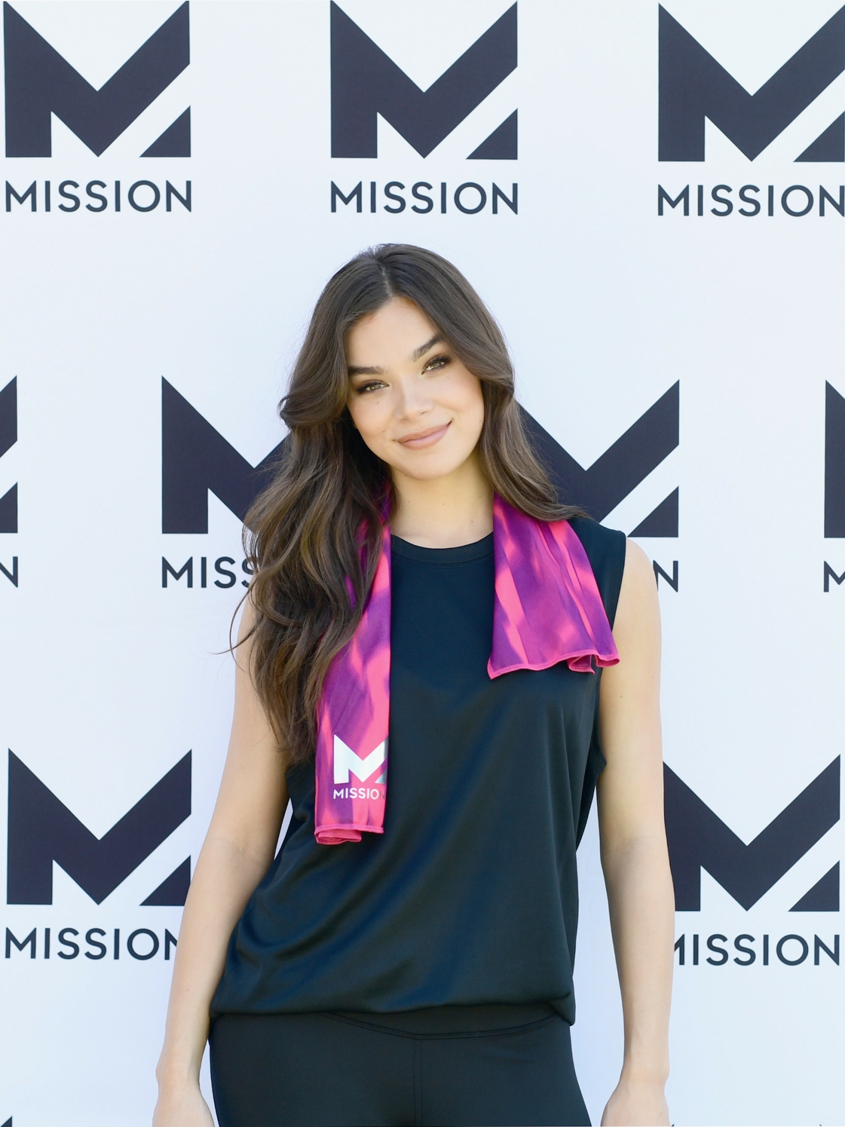 Baixar papel de parede para celular de Cantor, Morena, Americano, Celebridade, Cabelo Castanho, Atriz, Hailee Steinfeld gratuito.