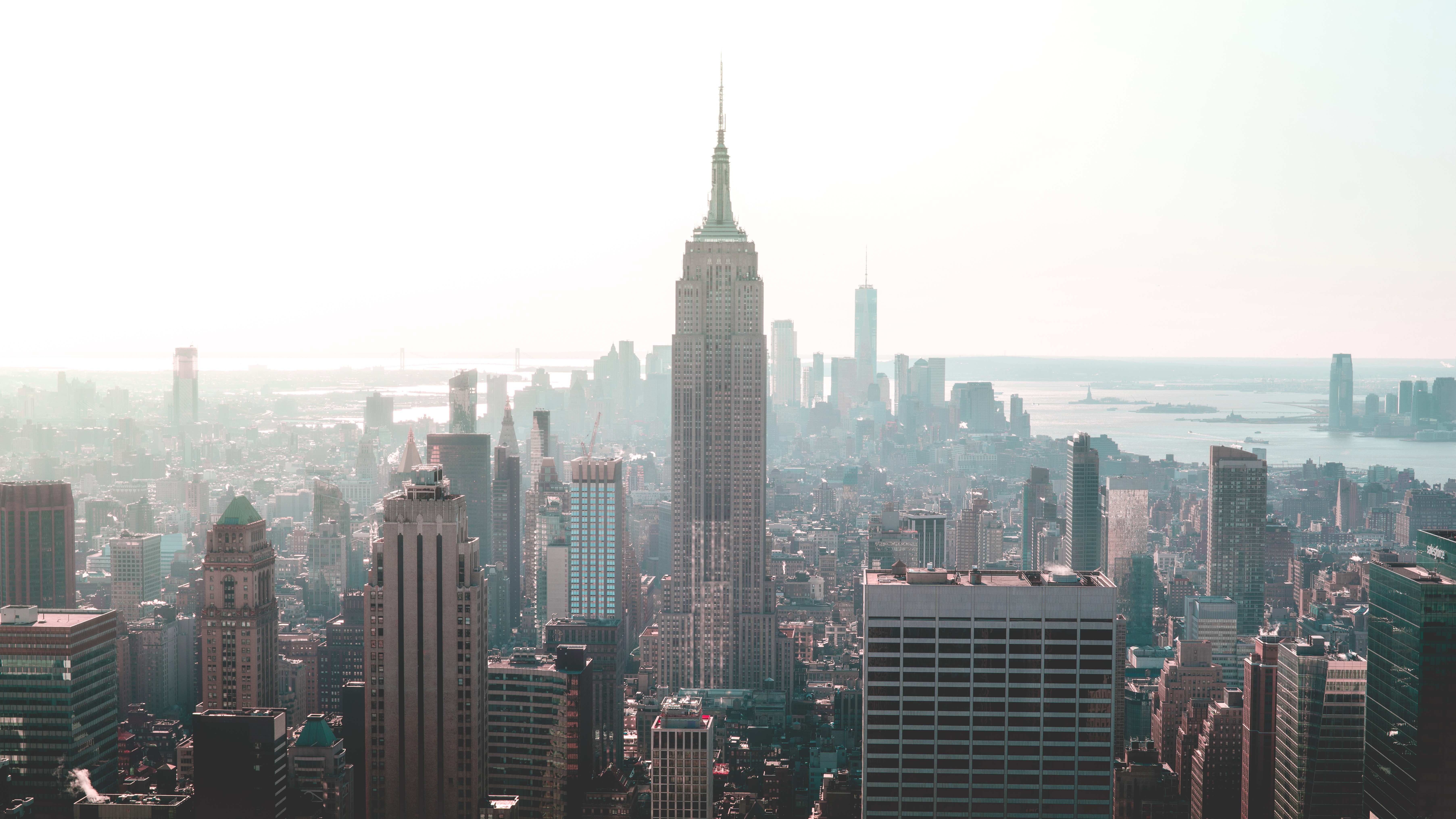 153084 скачать картинку манхеттен, города, небоскреб, архитектура, туман, сша, нью йорк - обои и заставки бесплатно