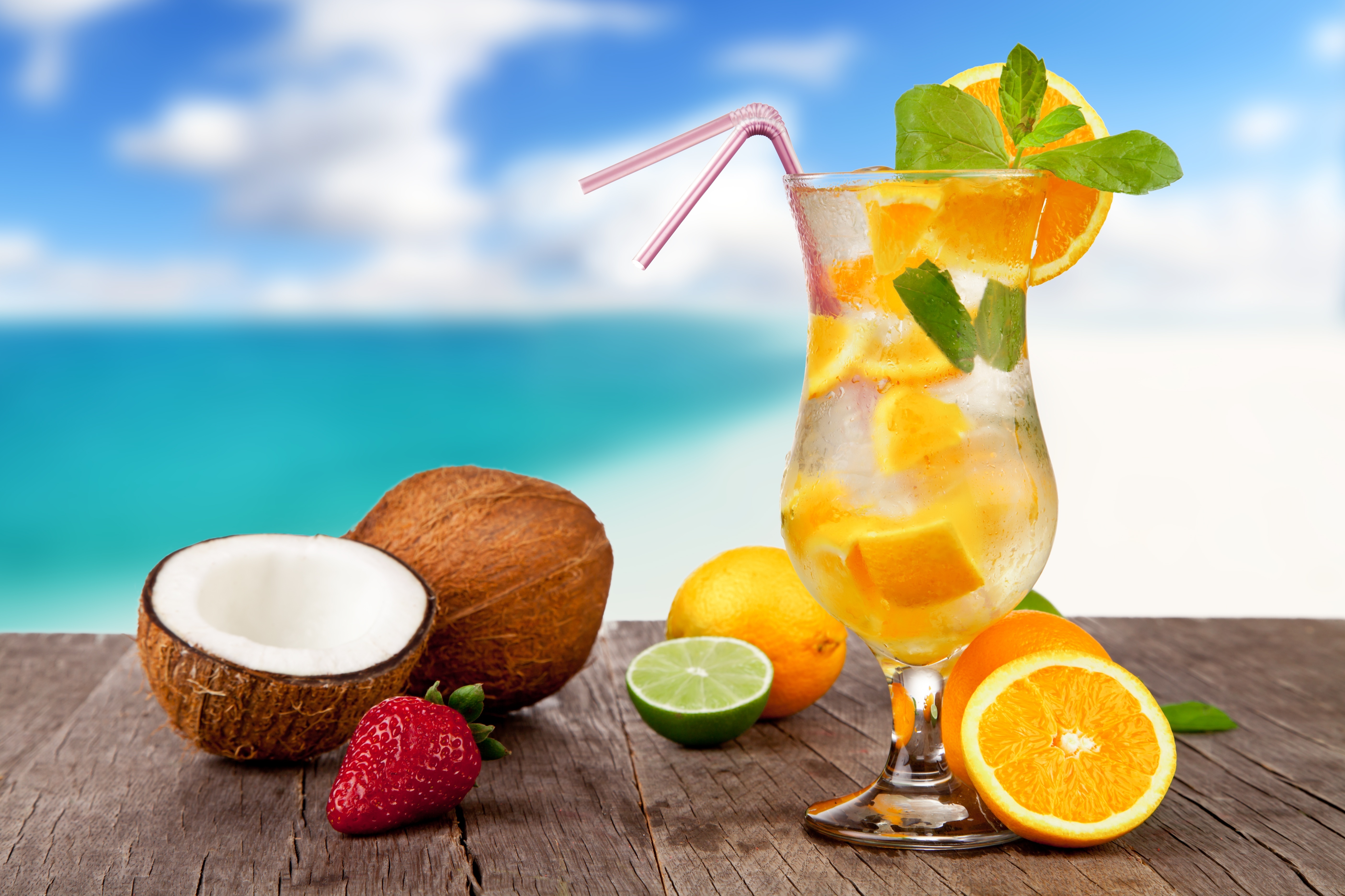817724 Hintergrundbild herunterladen nahrungsmittel, cocktail, kokosnuss, getränk, frucht, glas, orange (obst) - Bildschirmschoner und Bilder kostenlos