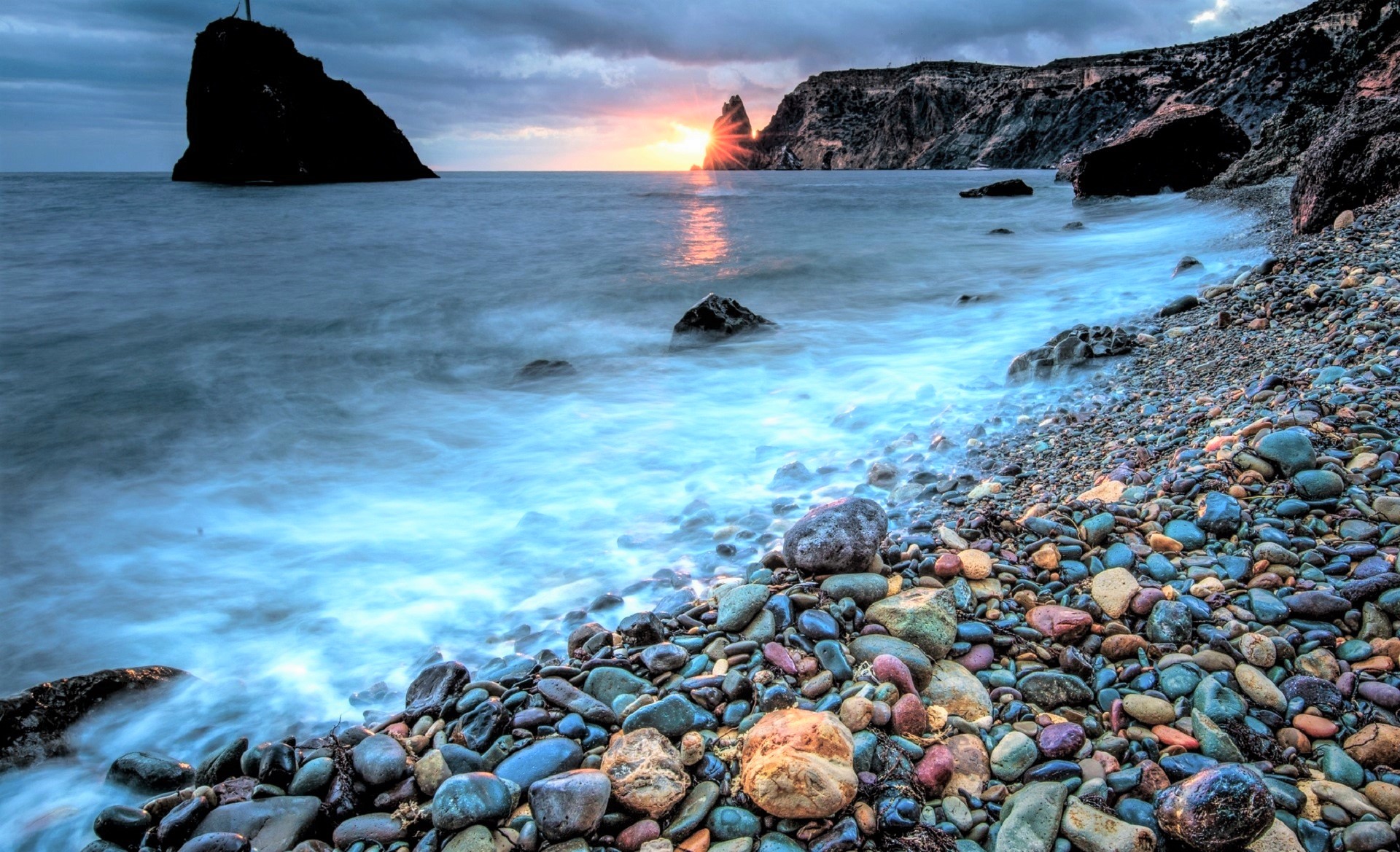 Download mobile wallpaper Sunset, Sea, Horizon, Ocean, Earth, Cliff, Colorful, Coastline, Pebbles for free.