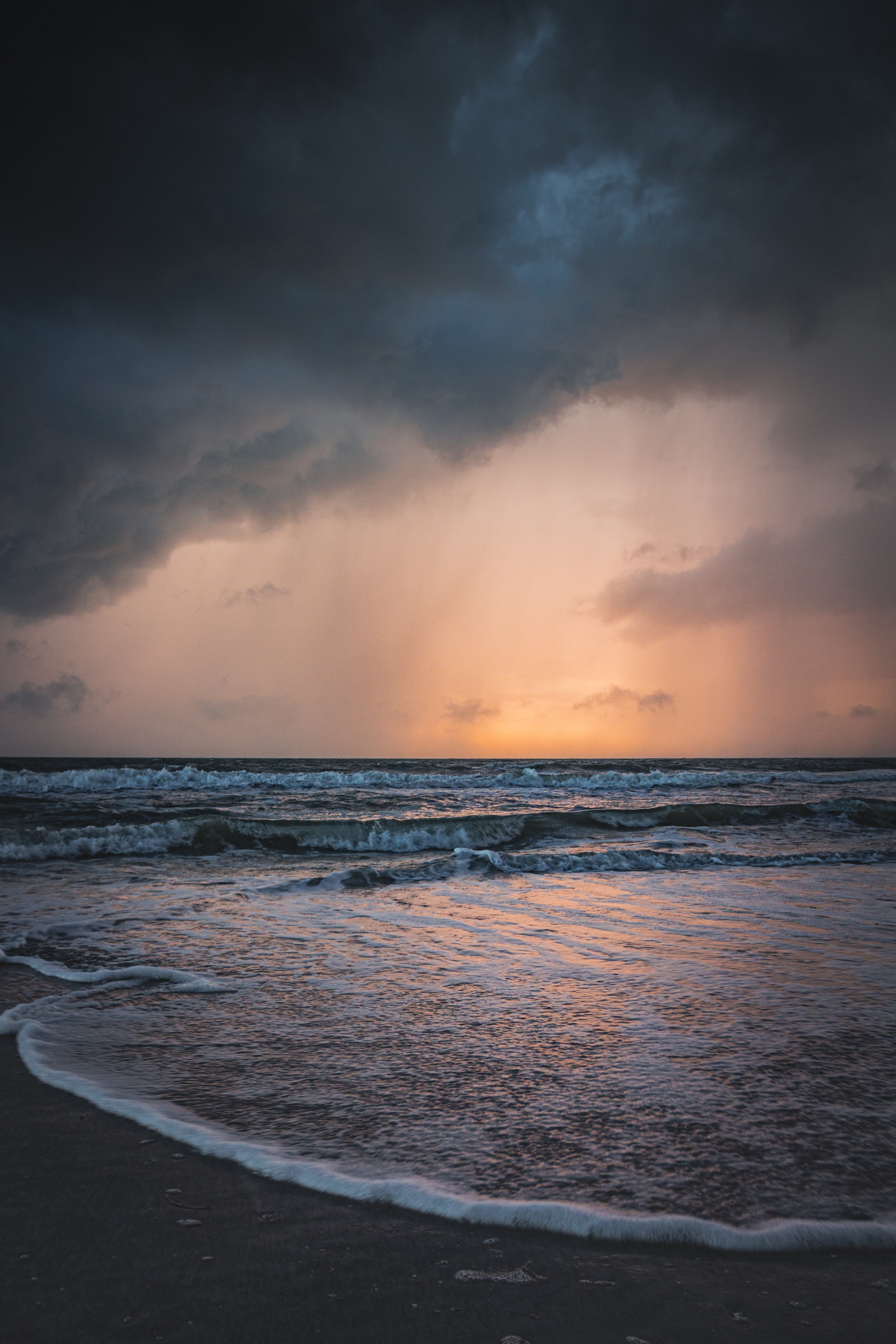Handy-Wallpaper Sunset, Clouds, Natur, Waves, Sea, Regen kostenlos herunterladen.