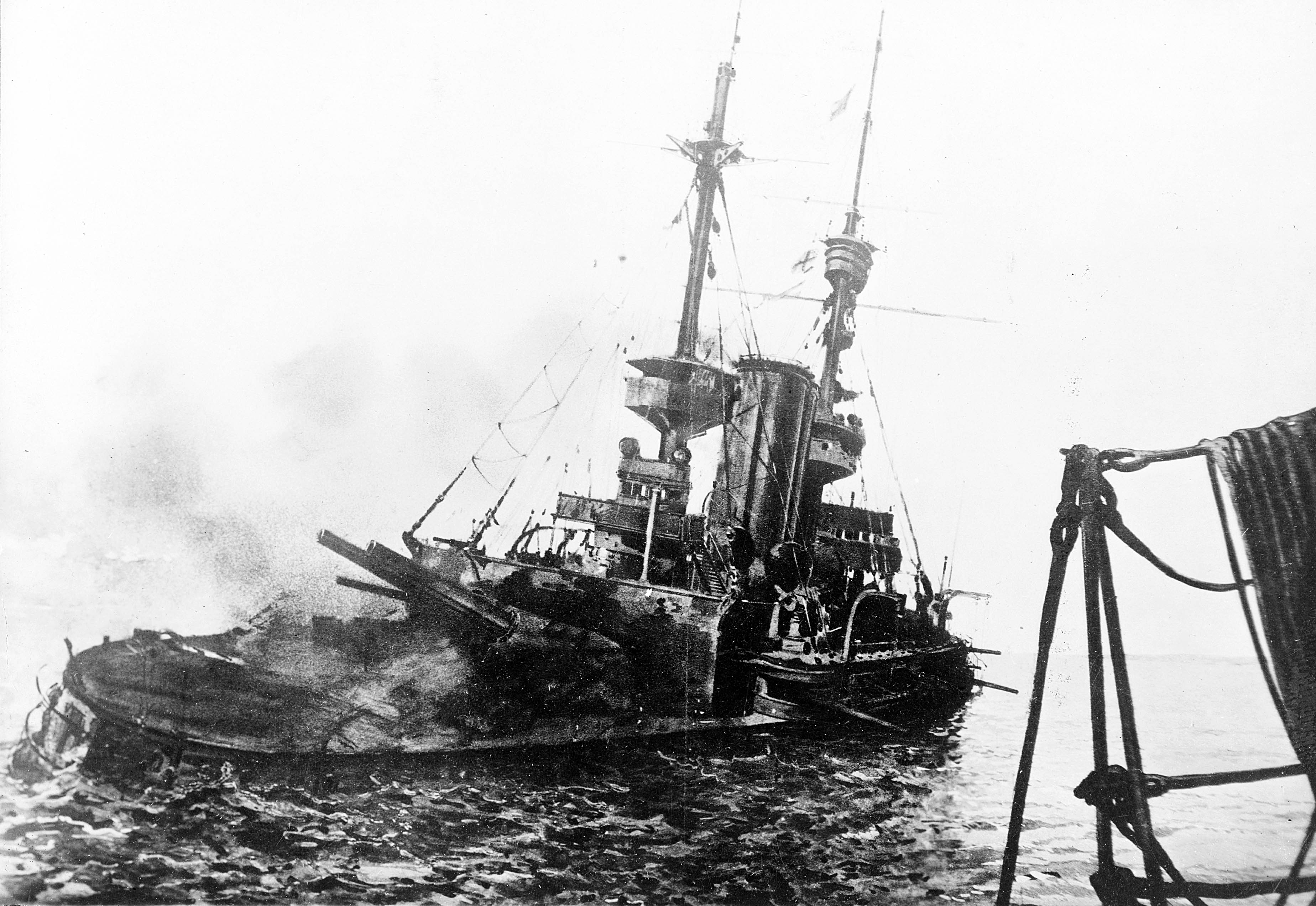 304437 Hintergrundbild herunterladen militär, königliche marine, schlachtschiff, hms unwiderstehlich (1898), kriegsschiffe - Bildschirmschoner und Bilder kostenlos