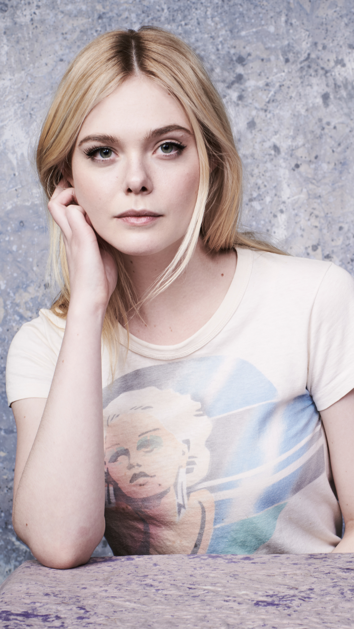 Download mobile wallpaper Blonde, American, Celebrity, Actress, Elle Fanning for free.