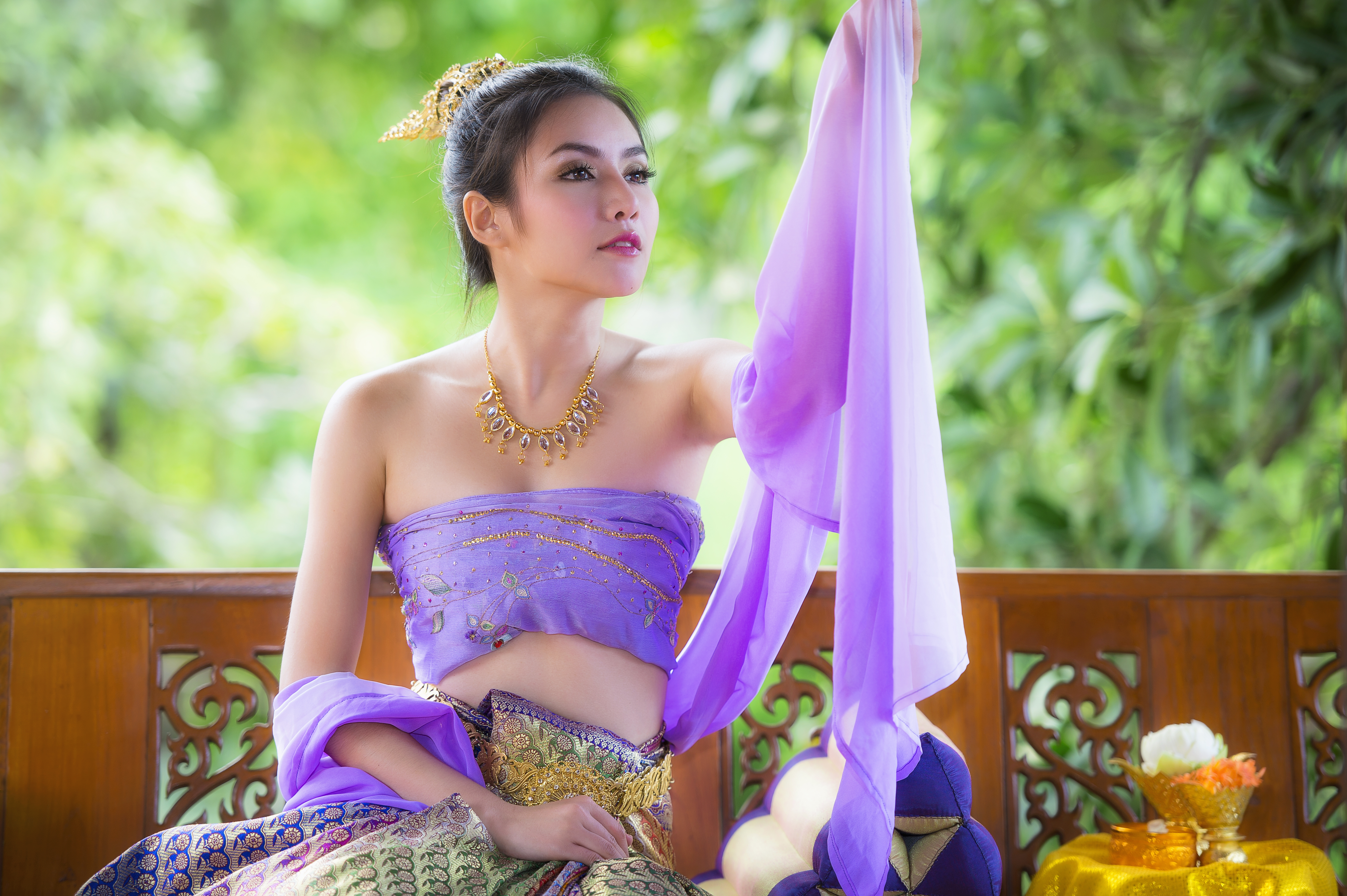 1523219 Hintergrundbild herunterladen frauen, asiatinnen, modell, halskette, orientalisch, thailand, traditionelles kostüm - Bildschirmschoner und Bilder kostenlos