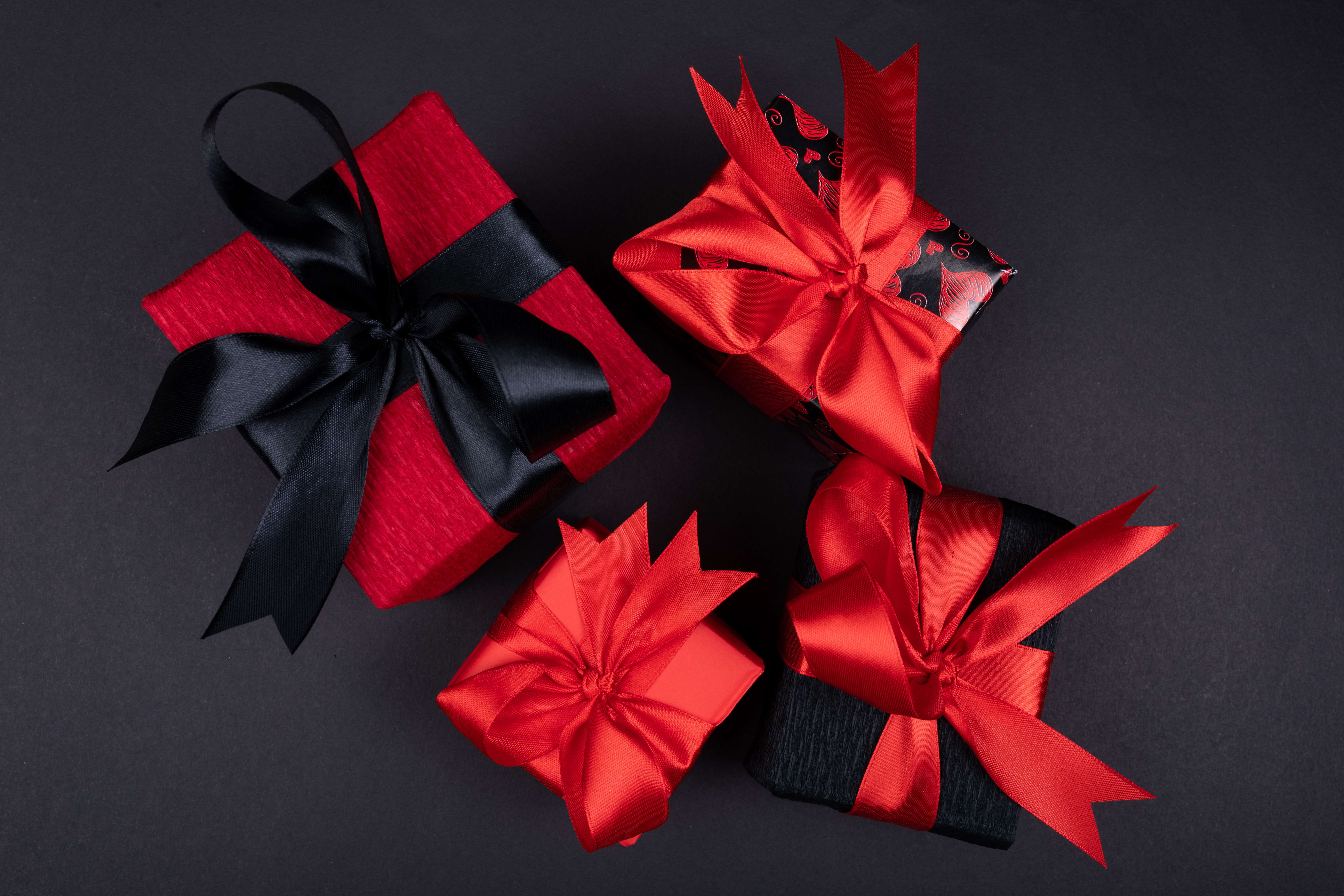 black, gifts, holidays, red, presents, ribbons, ribbon, boxes