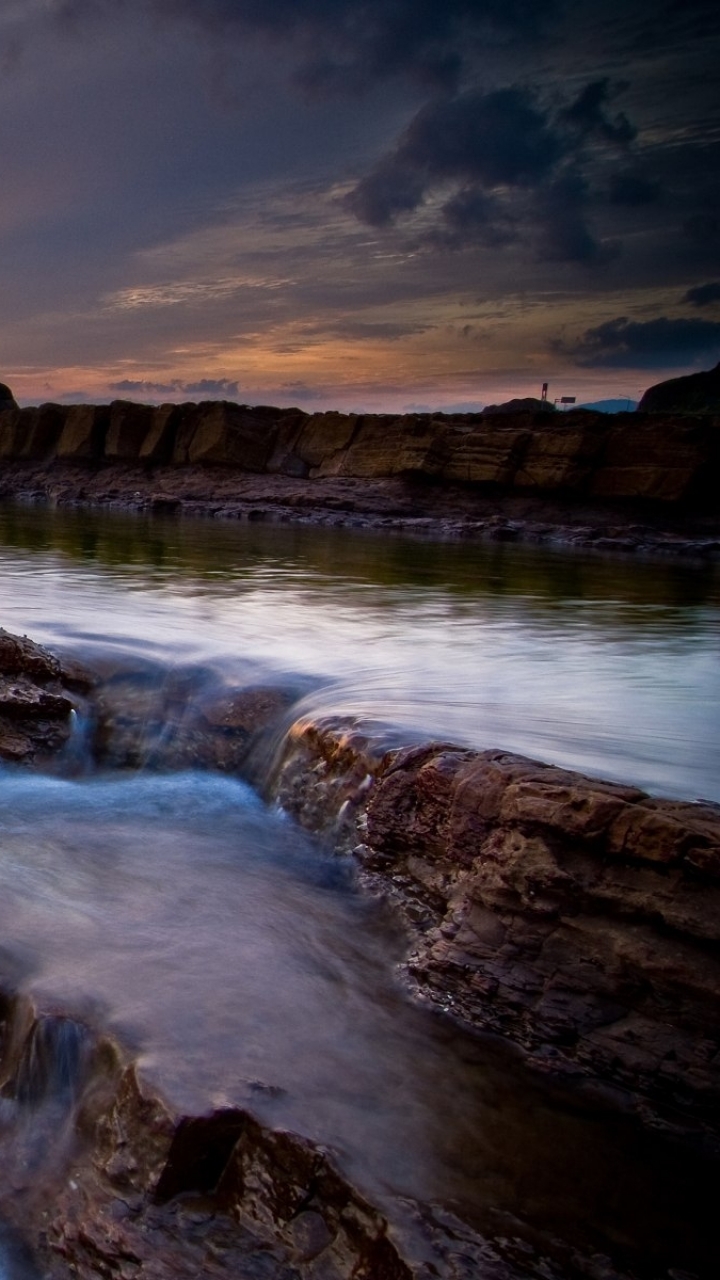 Скачати мобільні шпалери Вода, Водоспад, Земля, Мальовничий, Захід Сонця безкоштовно.