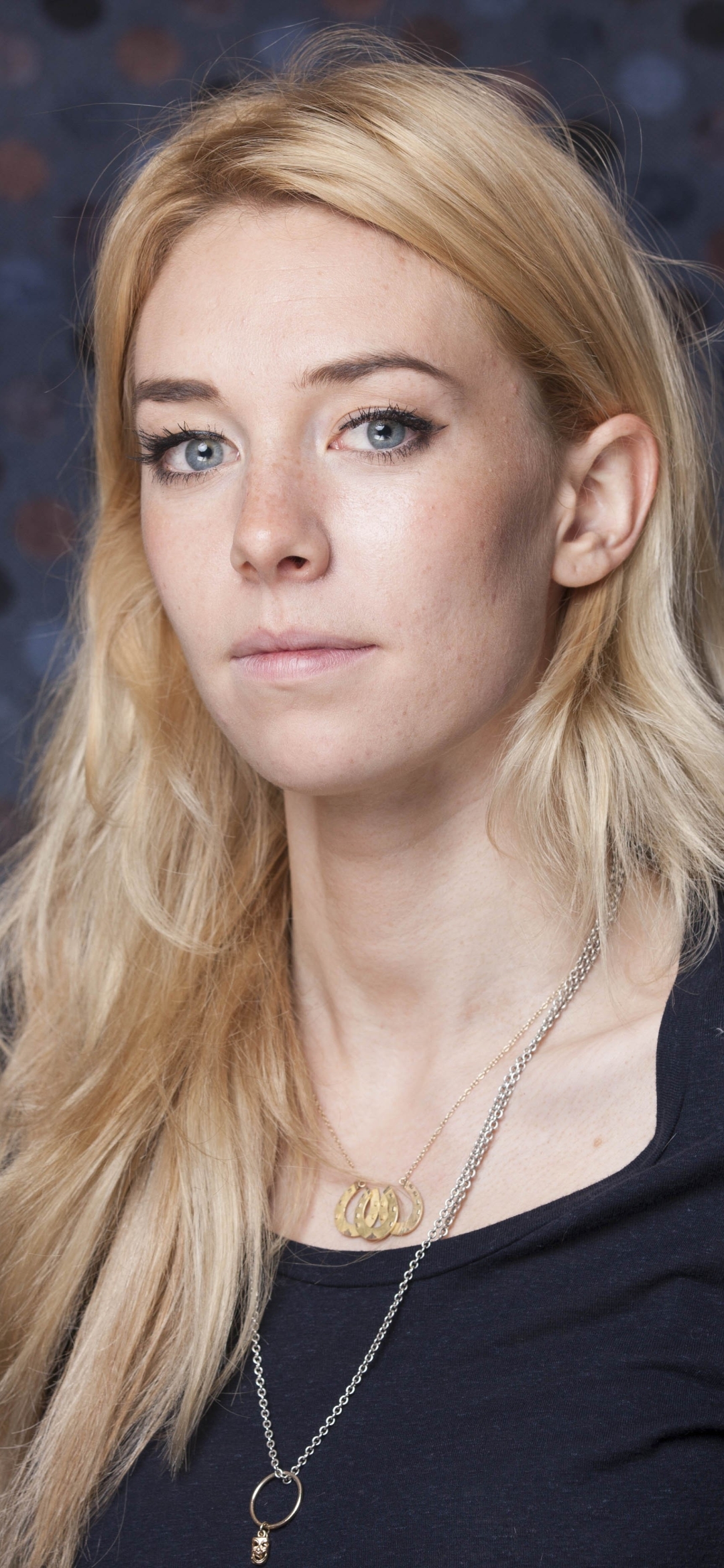Download mobile wallpaper Blonde, English, Celebrity, Actress, Vanessa Kirby for free.