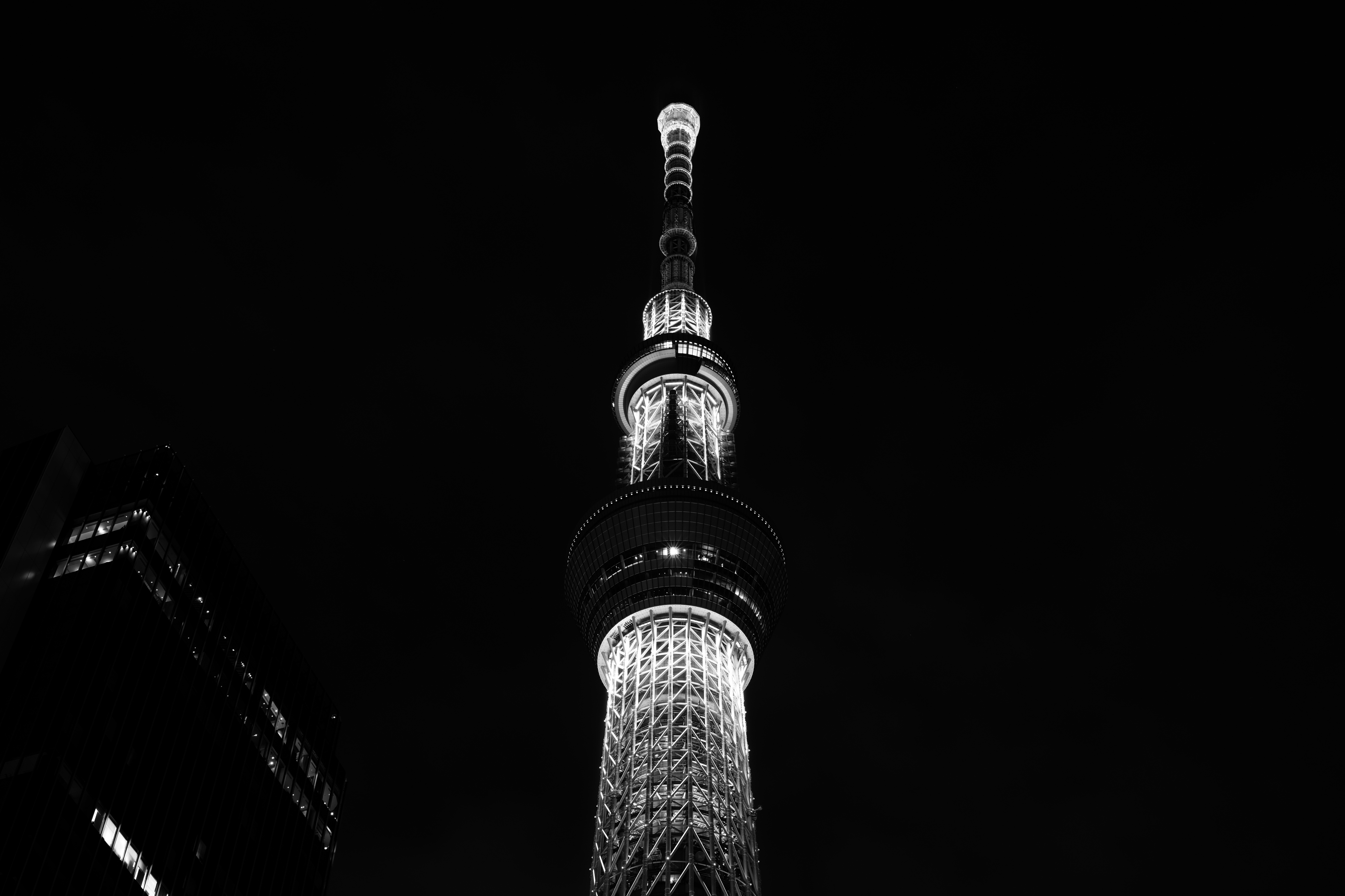 Download mobile wallpaper Chb, Tower, Cities, Bw, Night City, Architecture, Structure for free.