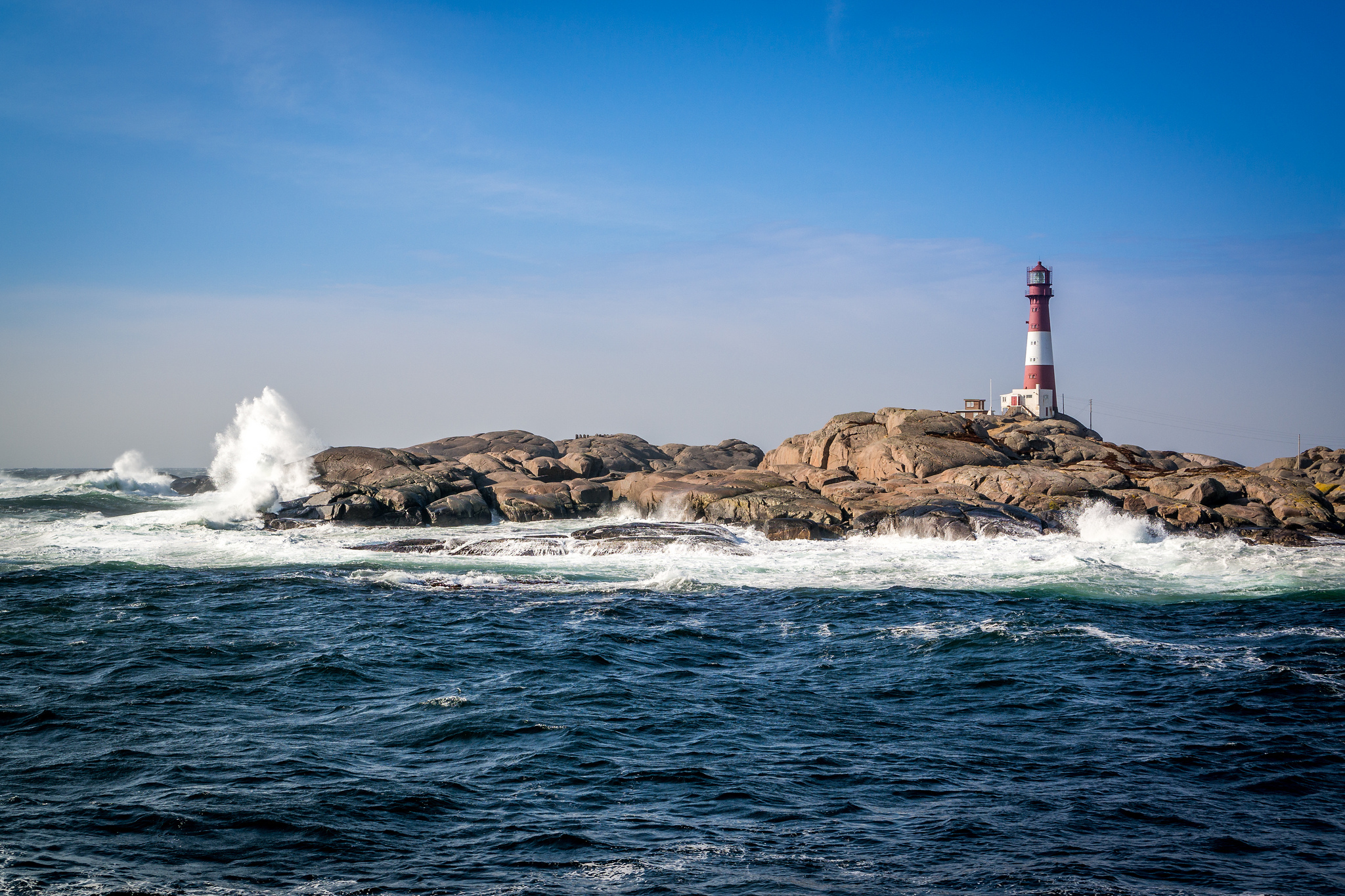 Baixar papel de parede para celular de Natureza, Oceano, Construção, Farol, Onda, Feito Pelo Homem gratuito.