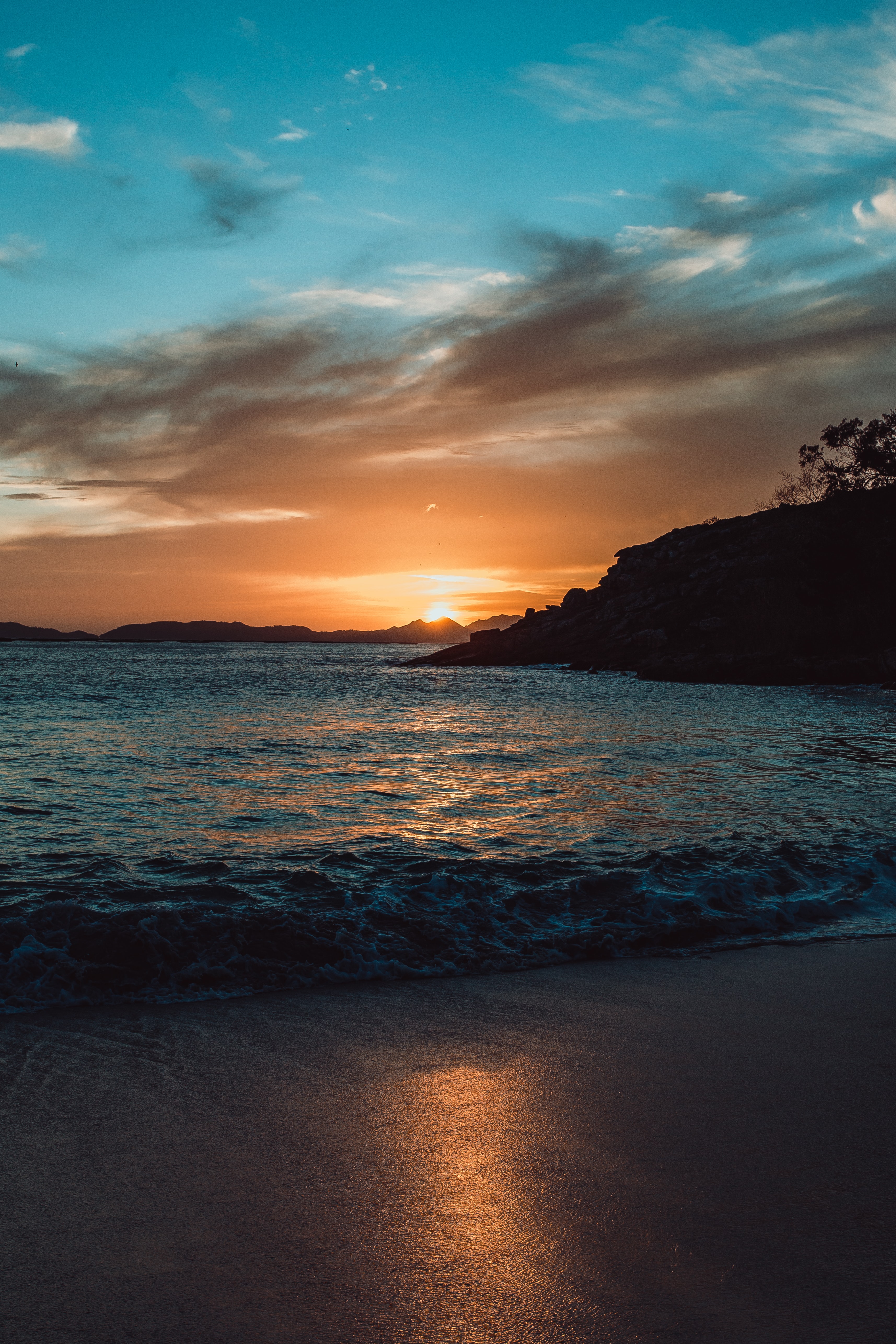 Free download wallpaper Sunset, Sun, Nature, Waves, Beach on your PC desktop