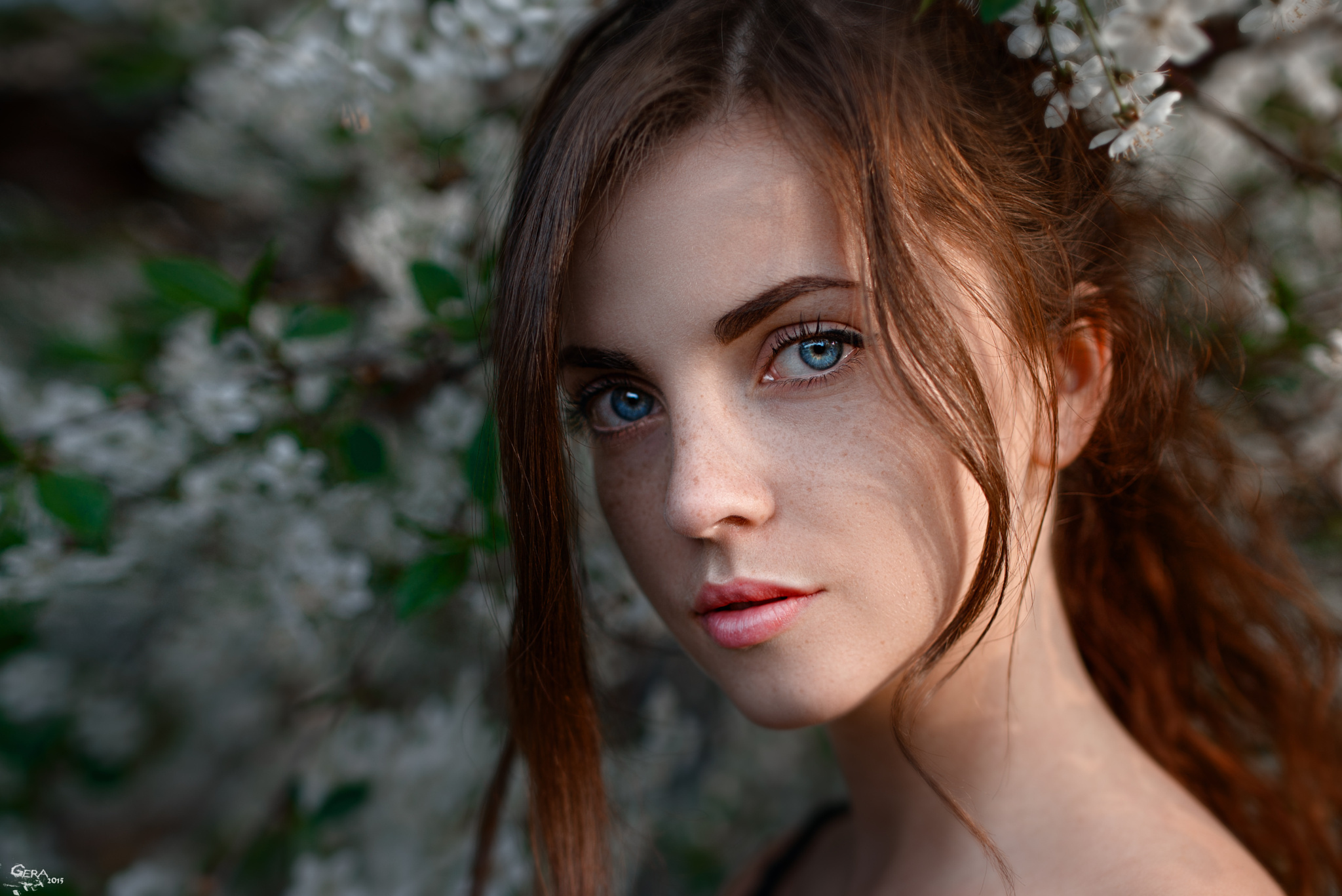Download mobile wallpaper Redhead, Face, Model, Women, Blue Eyes, Freckles for free.