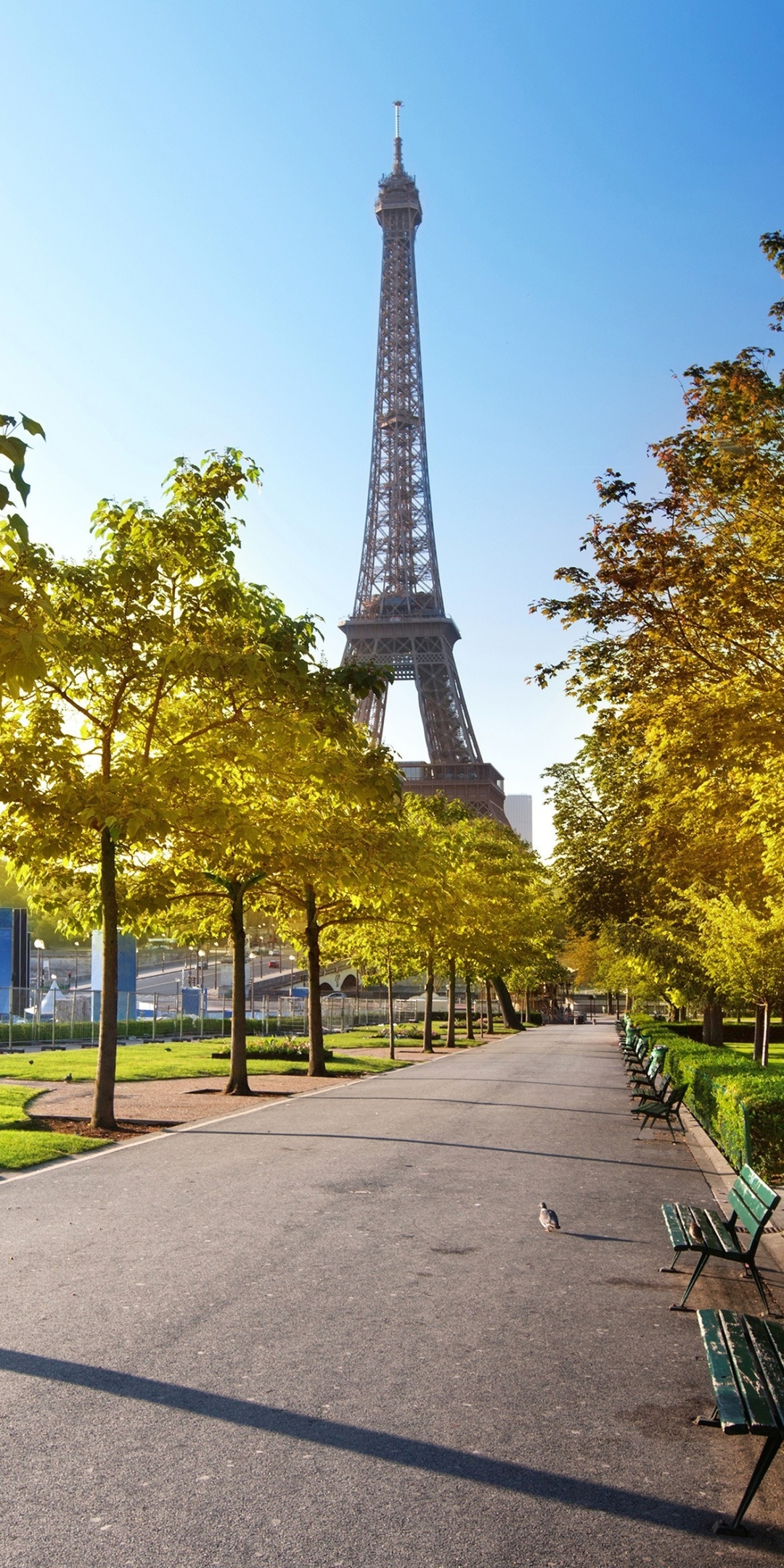 Baixar papel de parede para celular de Paris, Torre Eiffel, Monumentos, Beco, Luz Solar, Feito Pelo Homem gratuito.