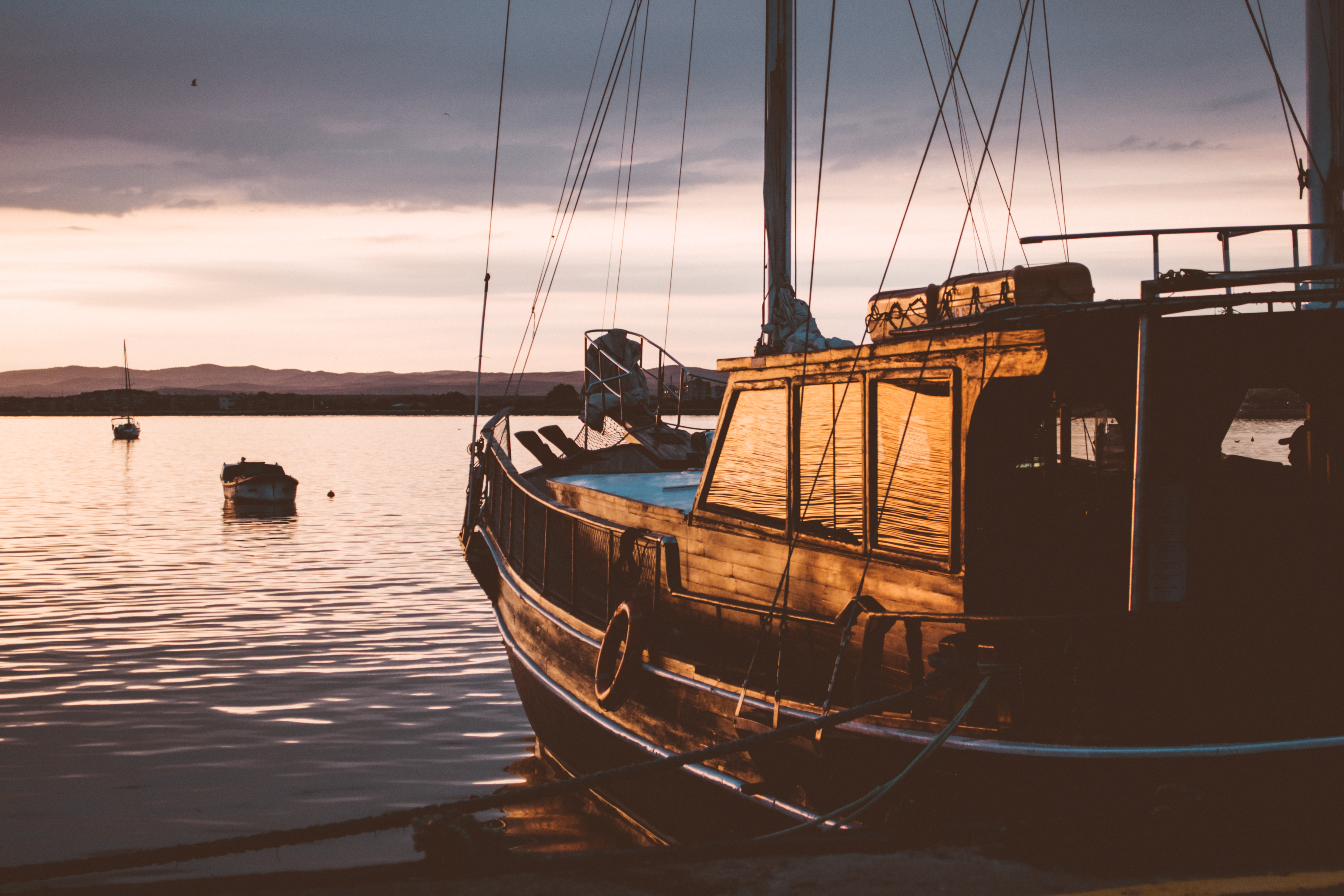 Laden Sie das Natur, Sunset, Sea, Segelboot-Bild kostenlos auf Ihren PC-Desktop herunter