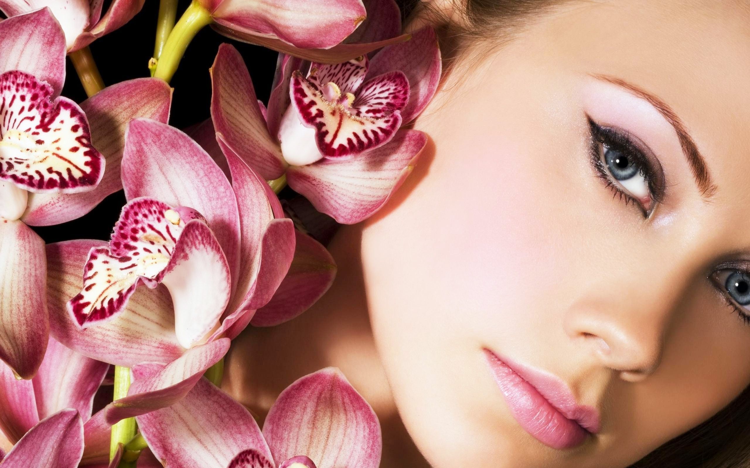 Descarga gratis la imagen Cara, Ojos Azules, Orquídea, Mujeres en el escritorio de tu PC