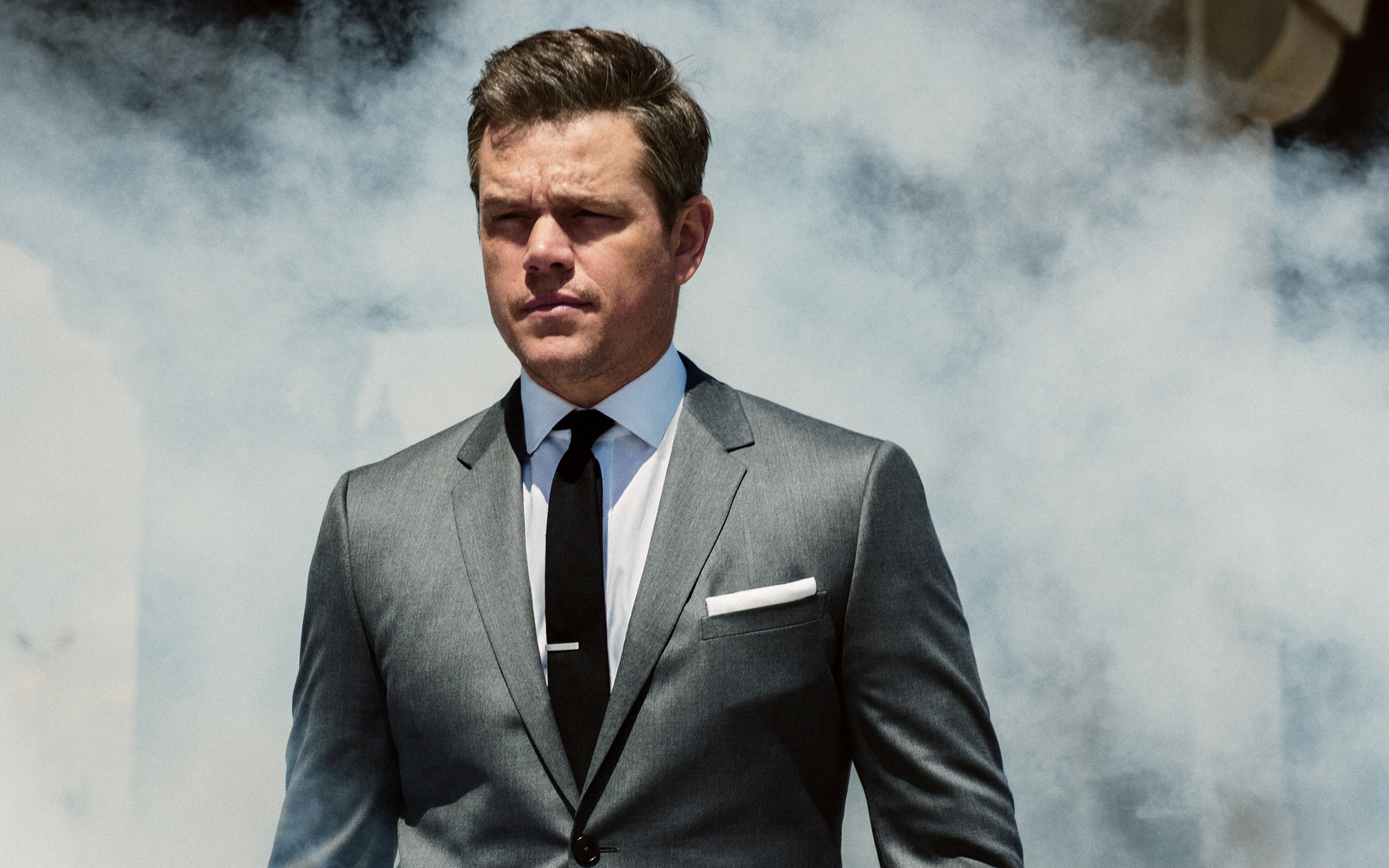 Free download wallpaper Smoke, Matt Damon, American, Suit, Celebrity, Actor on your PC desktop
