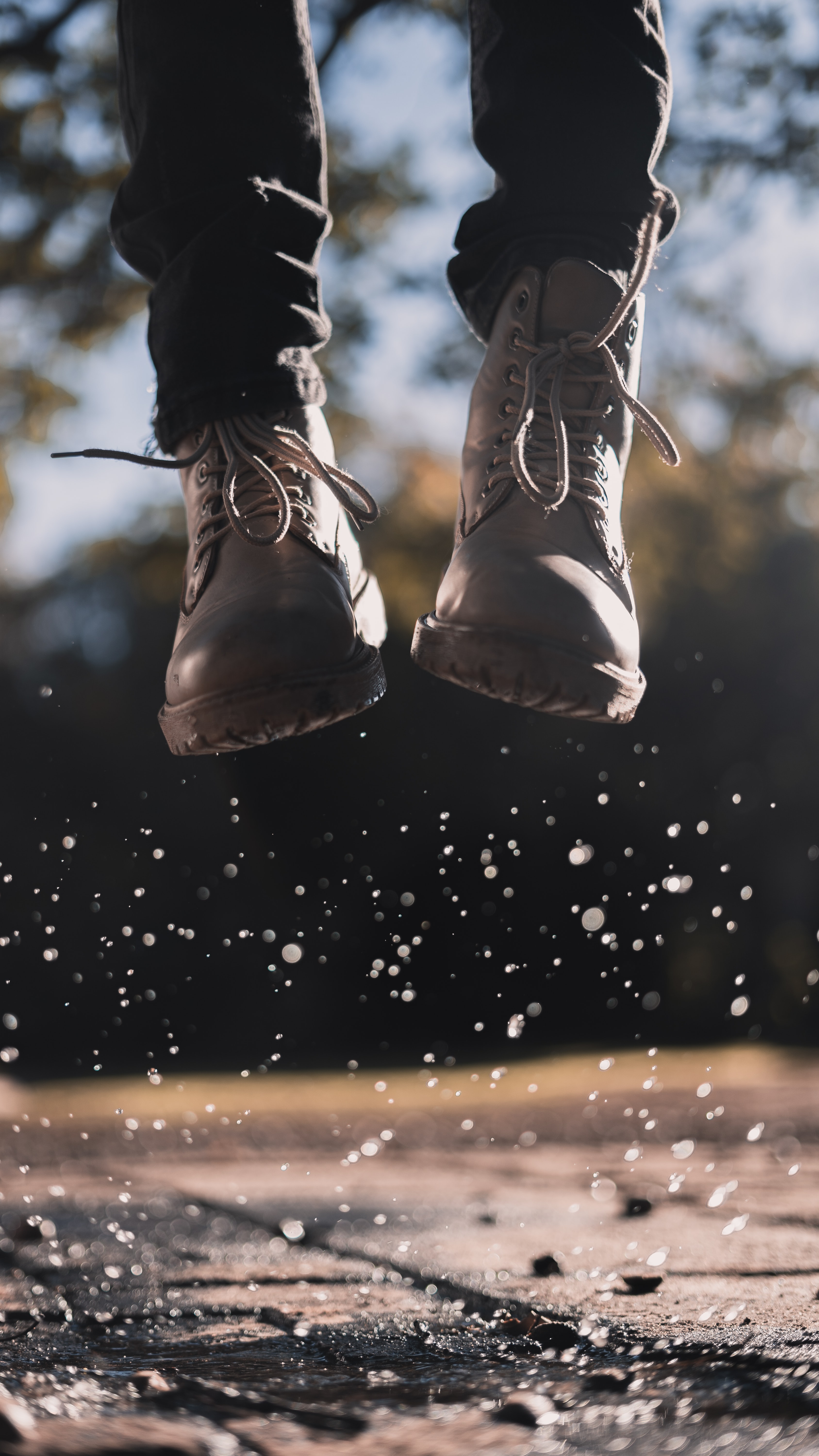 Free download wallpaper Miscellanea, Miscellaneous, Boots, Shoes, Spray, Jump, Bounce on your PC desktop