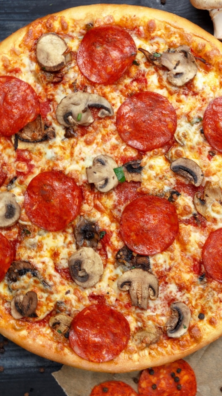 Handy-Wallpaper Pizza, Fleisch, Tomate, Nahrungsmittel, Stillleben kostenlos herunterladen.