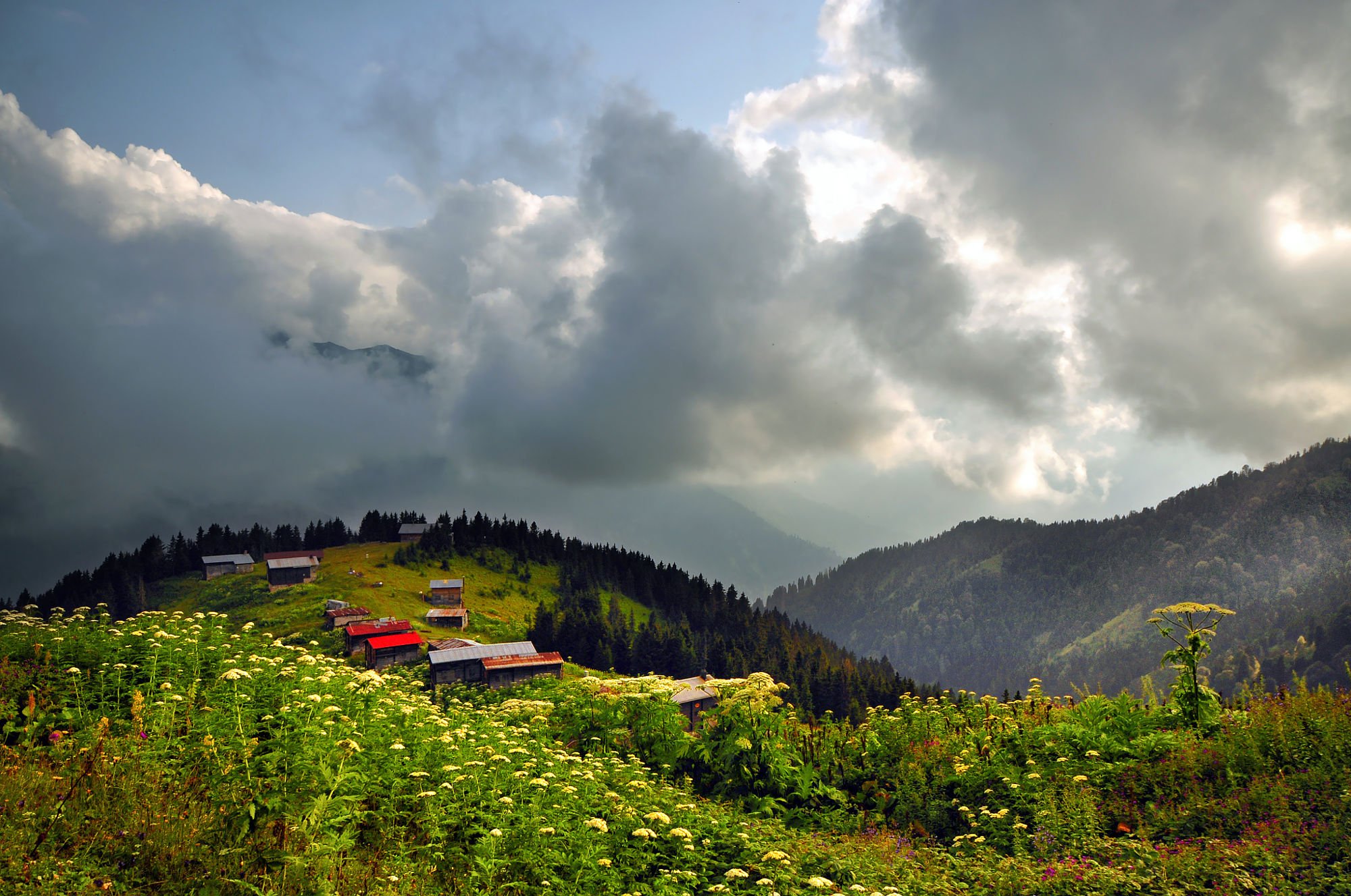 Handy-Wallpaper Haus, Dorf, Gebirge, Wolke, Menschengemacht kostenlos herunterladen.