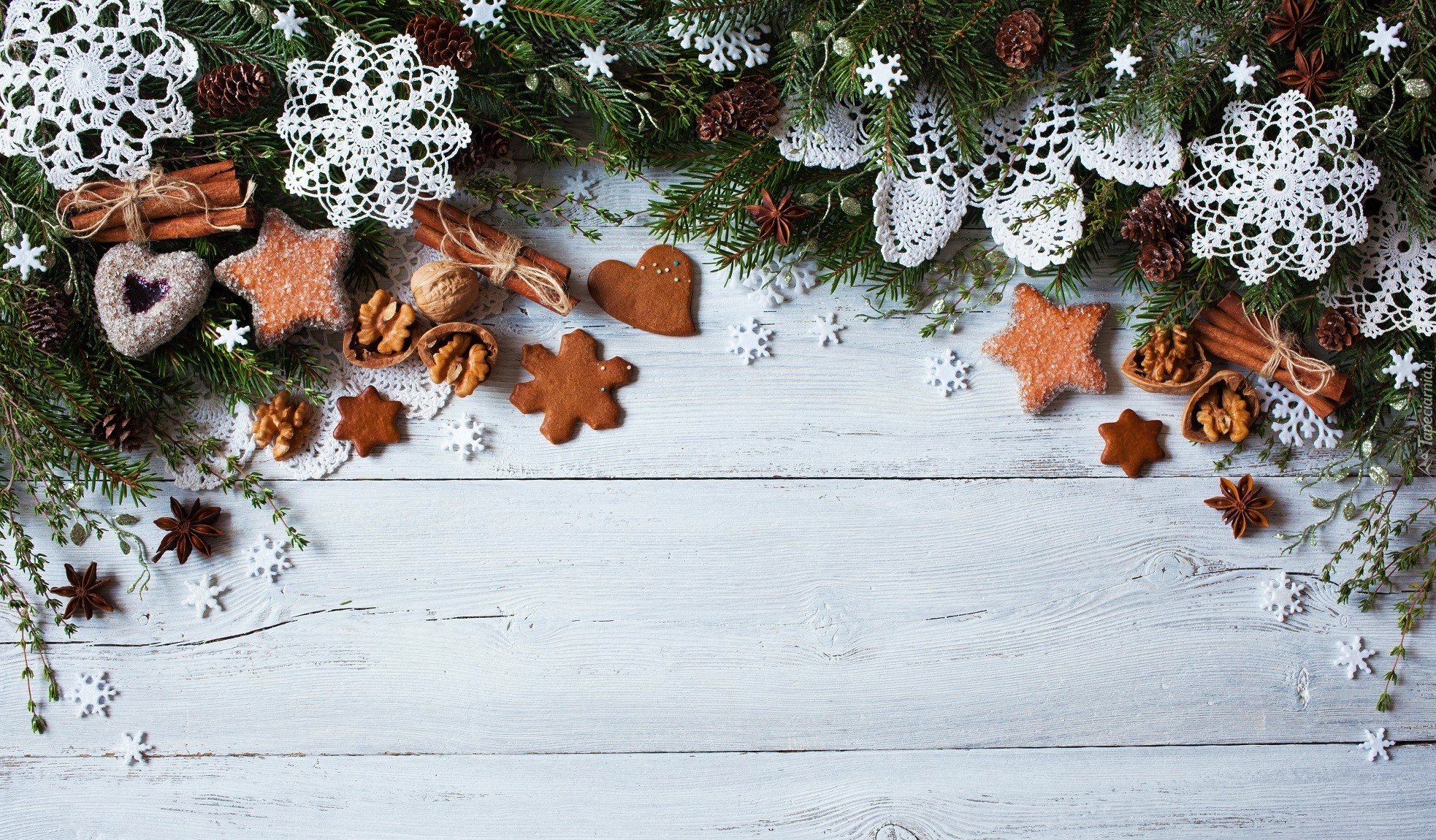 Handy-Wallpaper Feiertage, Dekoration, Schnee, Weihnachten, Zimt, Tannenzapfen, Plätzchen kostenlos herunterladen.