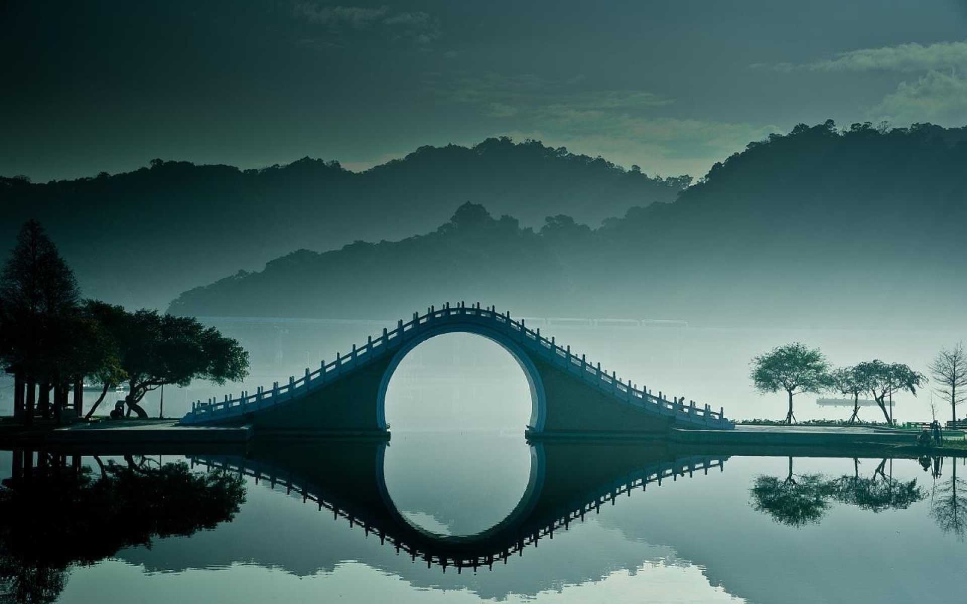 Скачать картинку Лунный Мост, Мосты, Сделано Человеком в телефон бесплатно.