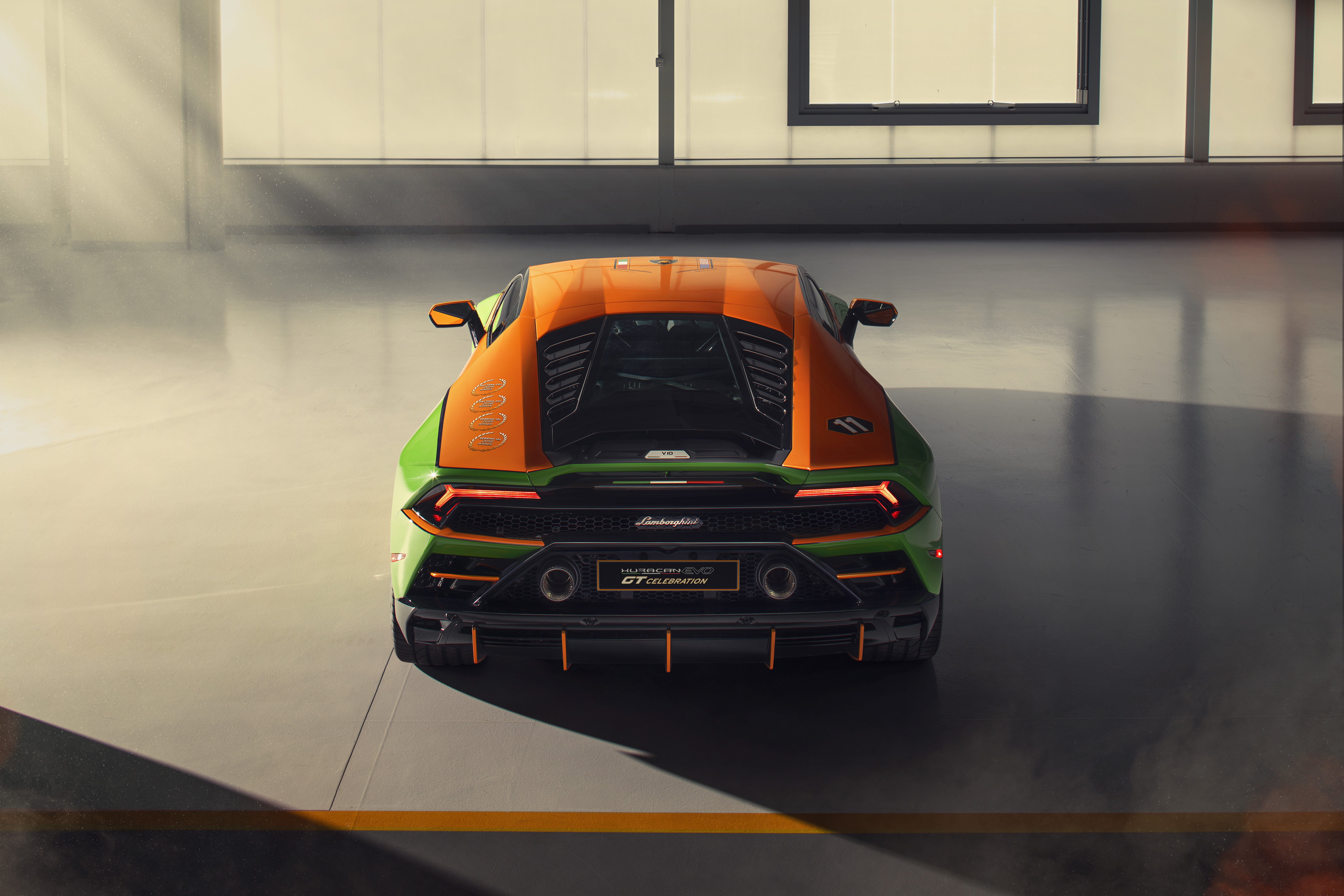 Descarga gratuita de fondo de pantalla para móvil de Lamborghini, Superdeportivo, Vehículos, Lamborghini Huracán Evo Gt Celebración.