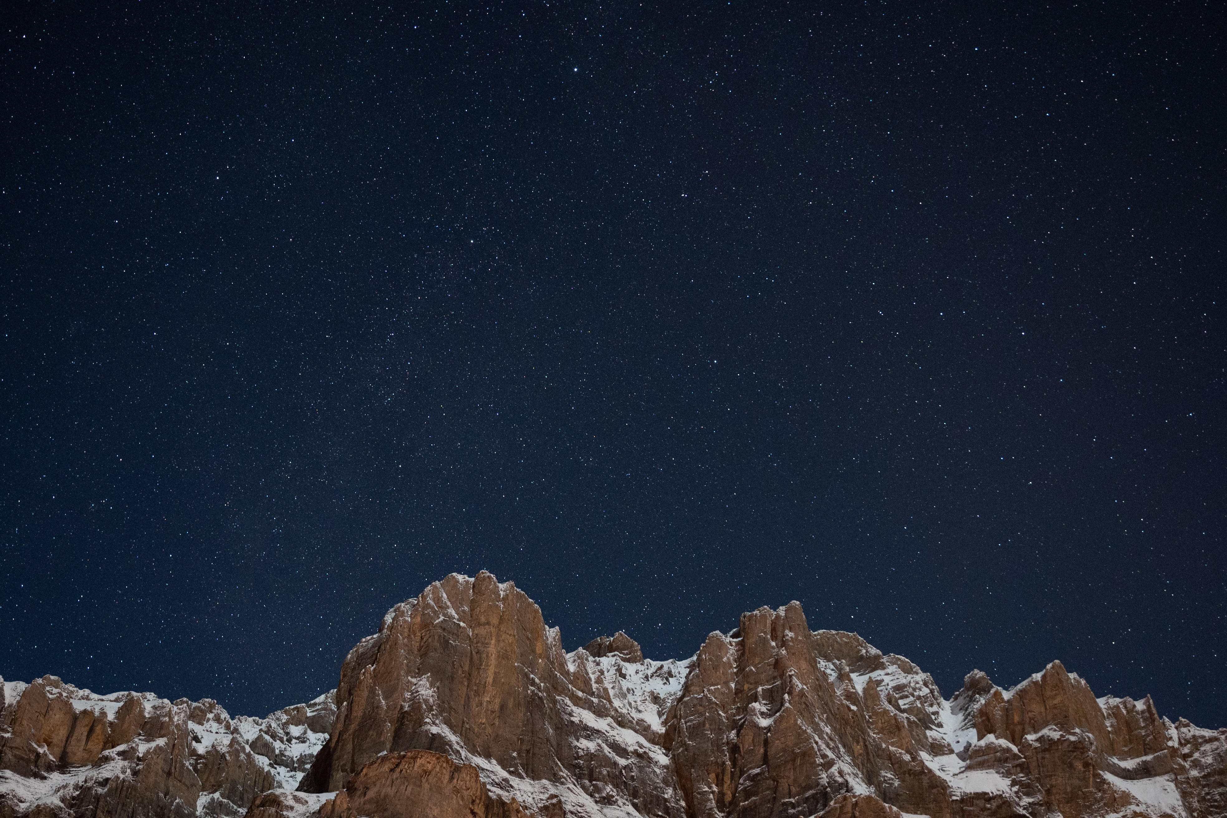 Descarga gratis la imagen Naturaleza, Montañas, Estrellas, Nieve, Noche, Cielo Estrellado en el escritorio de tu PC