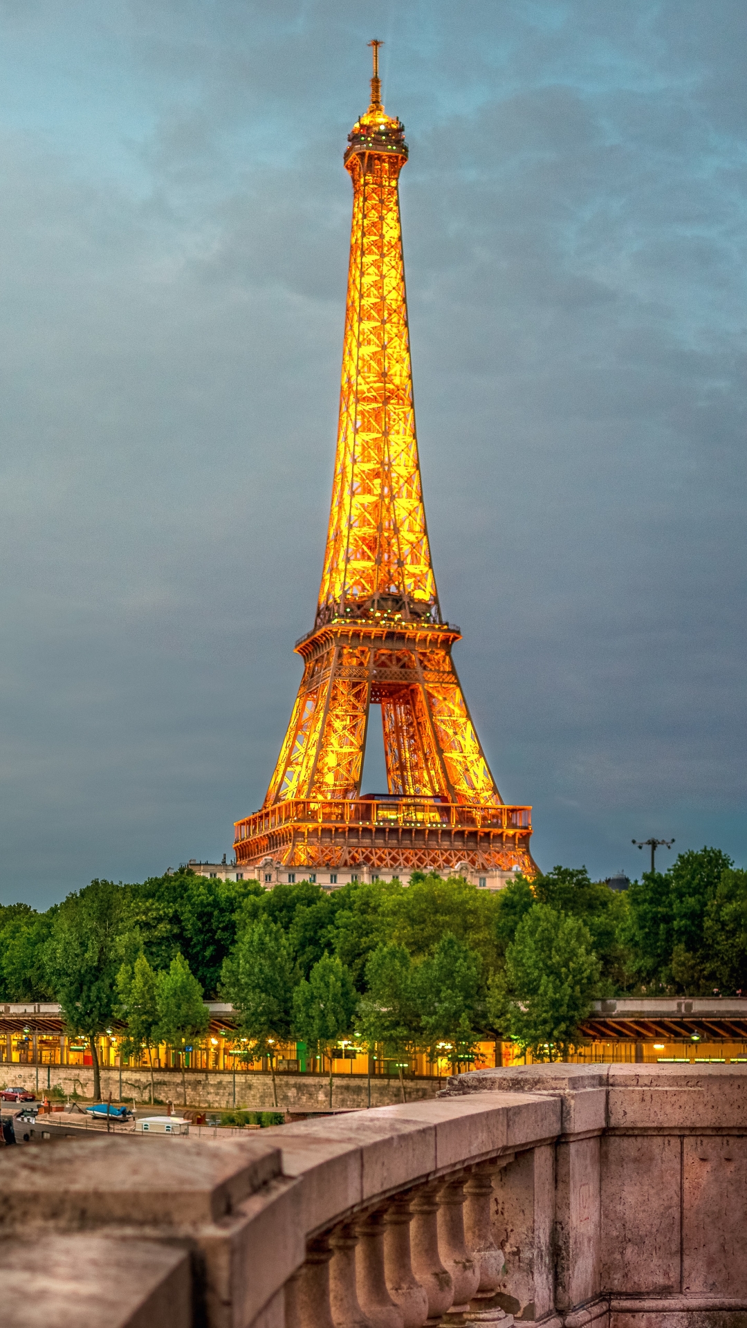 Скачати мобільні шпалери Париж, Ейфелева Вежа, Пам'ятники, Франція, Човен, Пам'ятник, Створено Людиною, Сена безкоштовно.