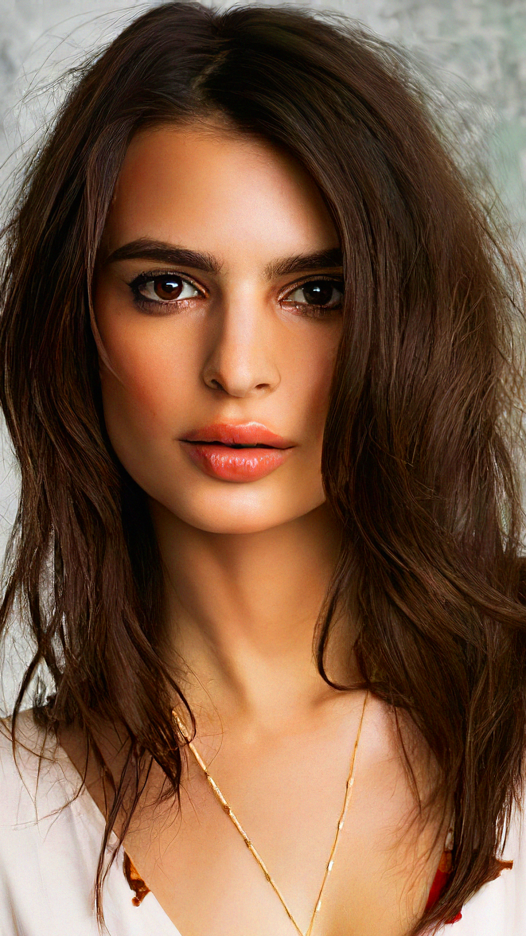 Download mobile wallpaper Brunette, Model, Celebrity, Brown Eyes, Actress, Emily Ratajkowski for free.