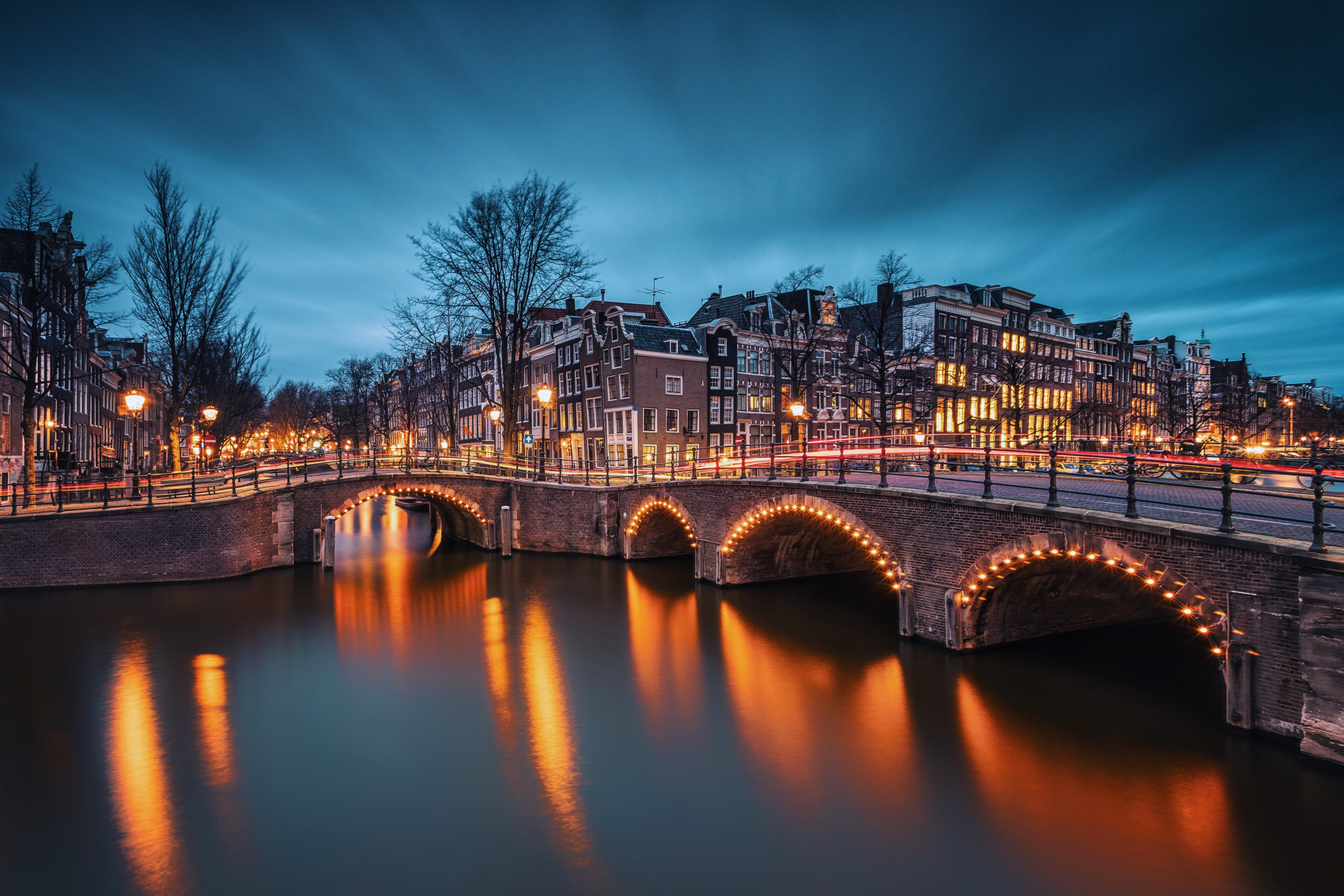 356172 скачать картинку вечер, нидерланды, города, свет, сделано человеком, амстердам, здание, город, канал императора, река - обои и заставки бесплатно