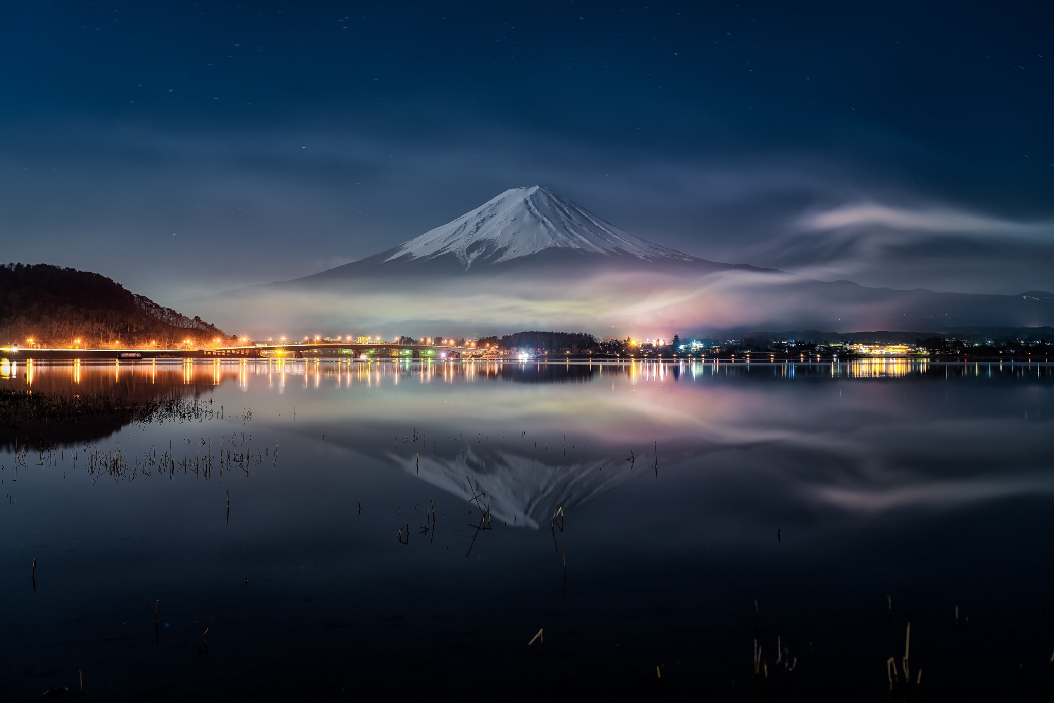 Laden Sie das See, Licht, Nebel, Japan, Vulkan, Nacht, Fujisan, Vulkane, Erde/natur, Spiegelung-Bild kostenlos auf Ihren PC-Desktop herunter