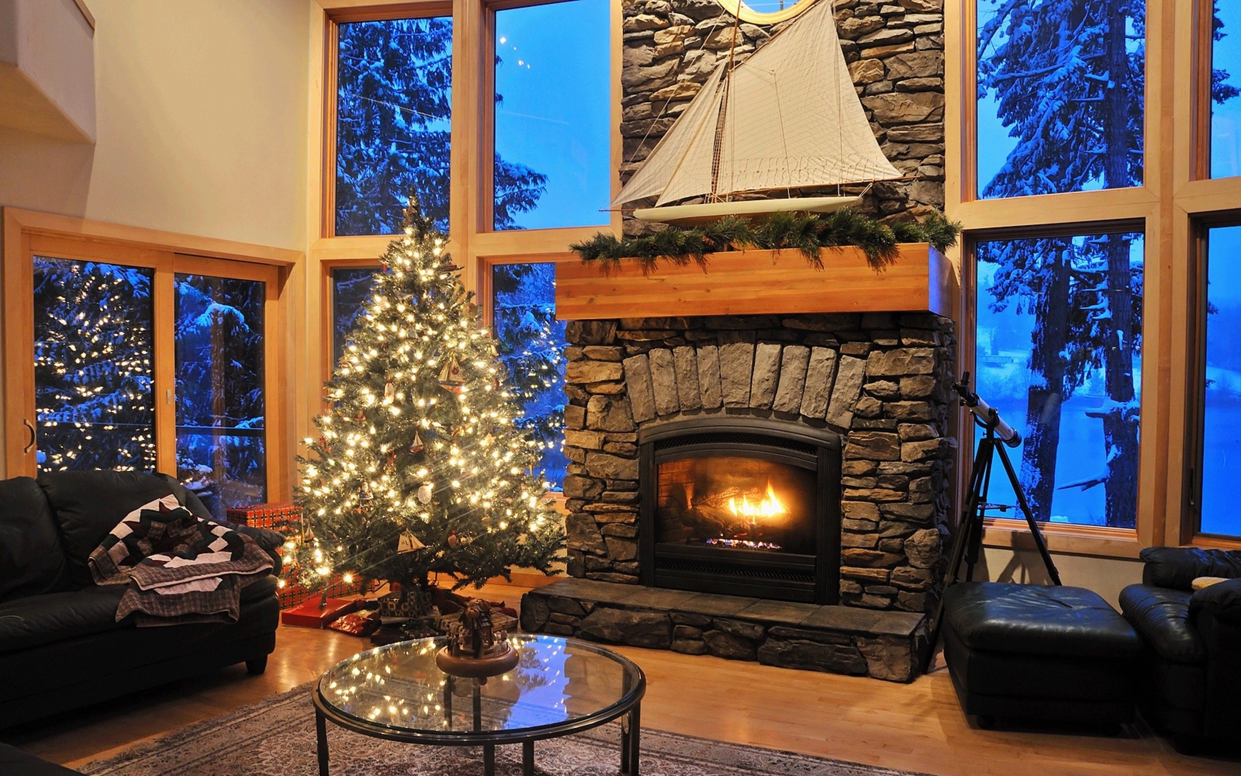 557172壁紙のダウンロードクリスマスツリー, ホリデー, クリスマス, クリスマスのあかり, 暖炉, 贈り物, 部屋-スクリーンセーバーと写真を無料で