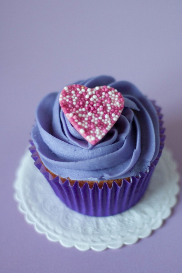 Download mobile wallpaper Food, Lilac, Heart, Cupcake for free.