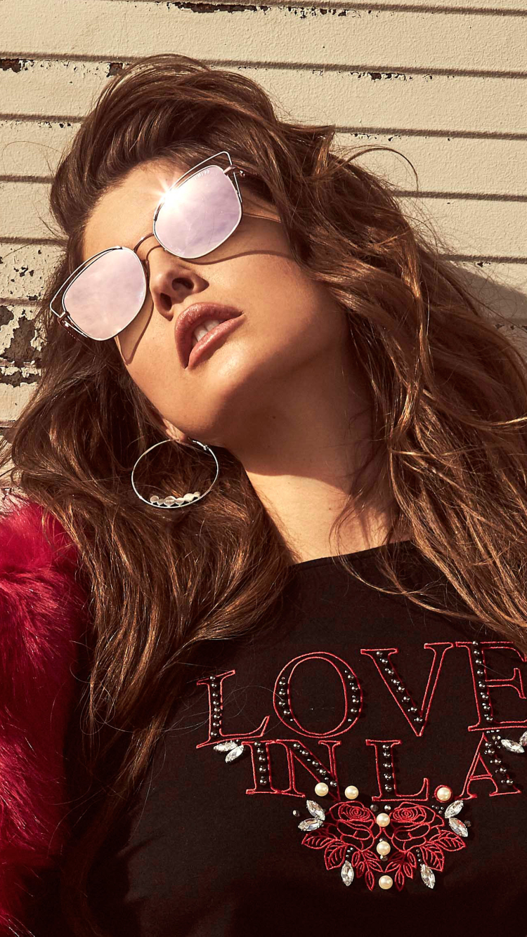 Baixar papel de parede para celular de Pelagem, Oculos Escuros, Celebridade, Amanda Cerny gratuito.